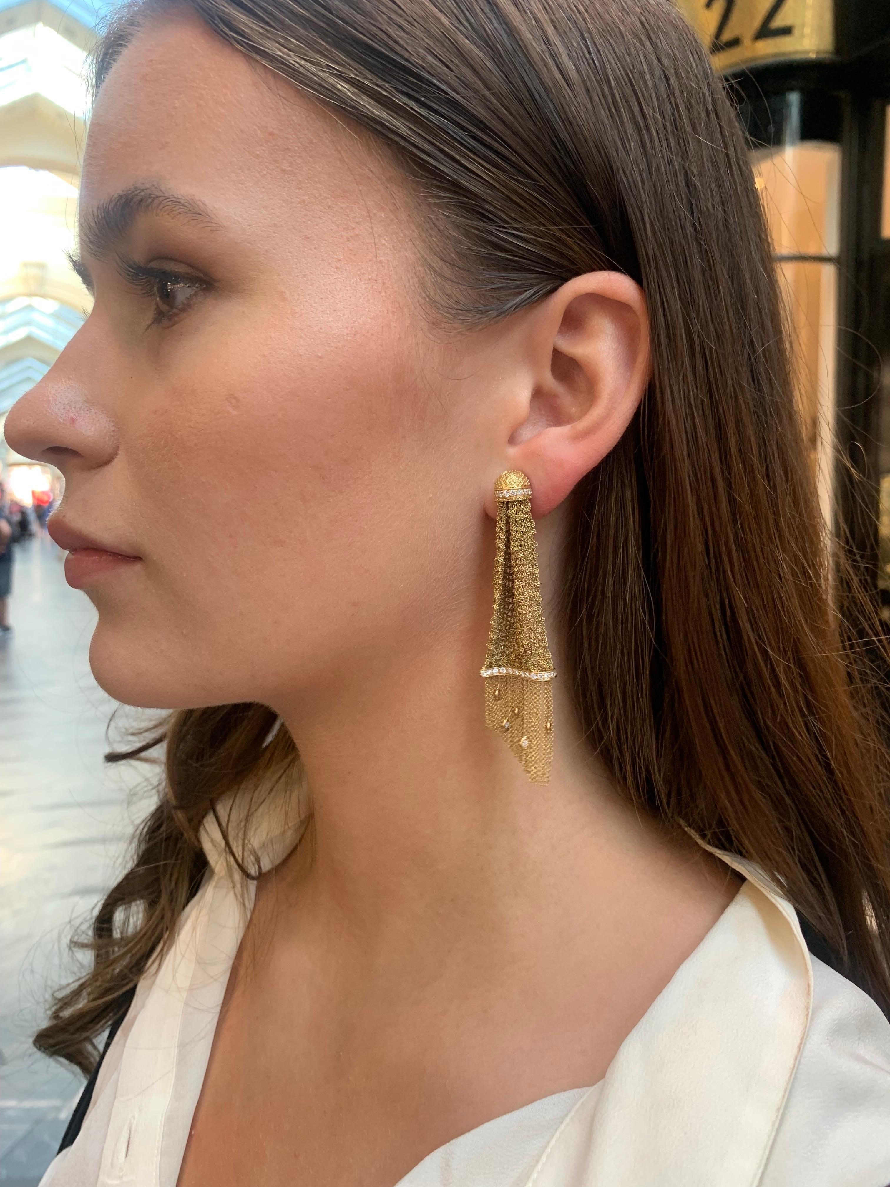 A spectacular pair of vintage Boucheron diamond set ‘Delilah’ earrings, in 18k yellow gold. 

Each earring has been expertly hand crafted and predominantly features a gathered mesh curtain, entirely made of woven gold. The curtain is underlined with