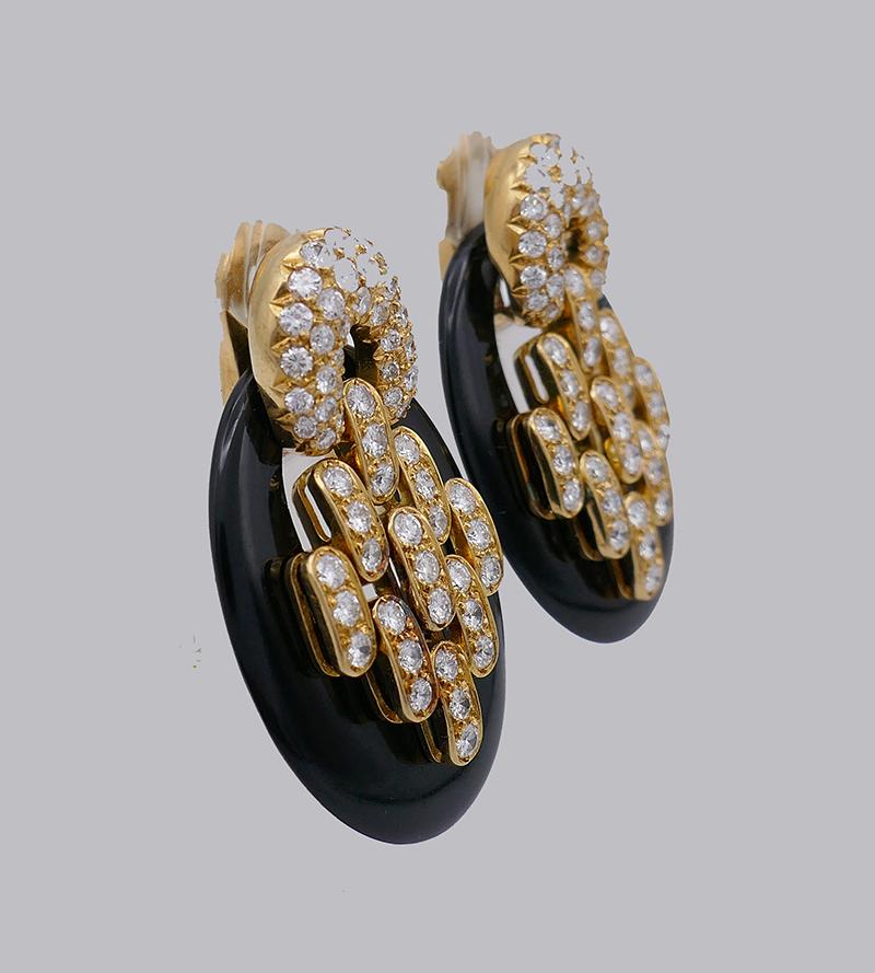Round Cut Vintage Boucheron Earrings 18k Gold Diamond Onyx Estate Jewelry For Sale