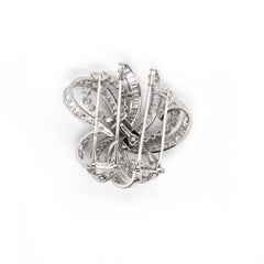 Broche à double clip Boucheron vintage avec diamants tailles mixtes et nœud papillon multi-rangs de 18 carats