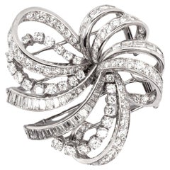 Broche à double clip Boucheron vintage avec diamants tailles mixtes et nœud papillon multi-rangs de 18 carats