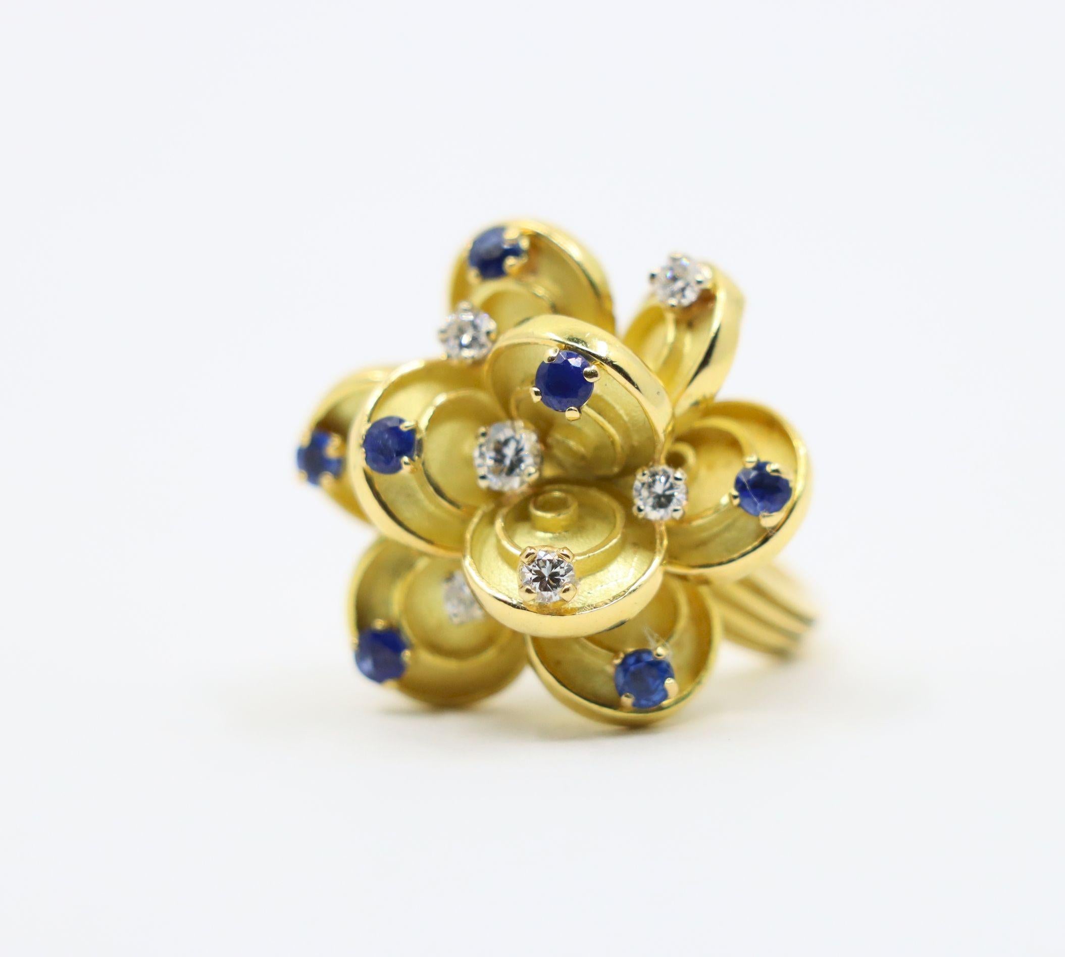 Vintage Boucheron Paris 18K Gold Diamonds Sapphire Flower Ring For Sale 5