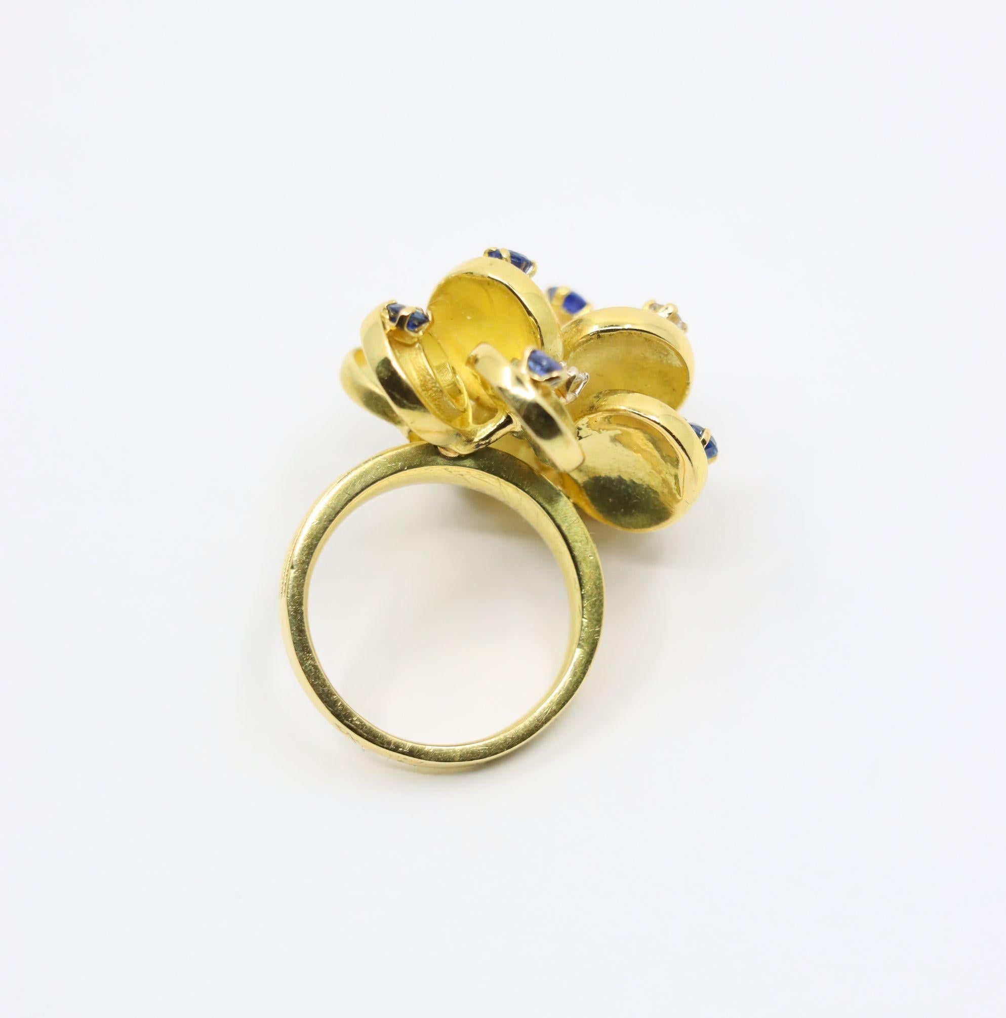 Vintage Boucheron Paris 18K Gold Diamonds Sapphire Flower Ring For Sale 1