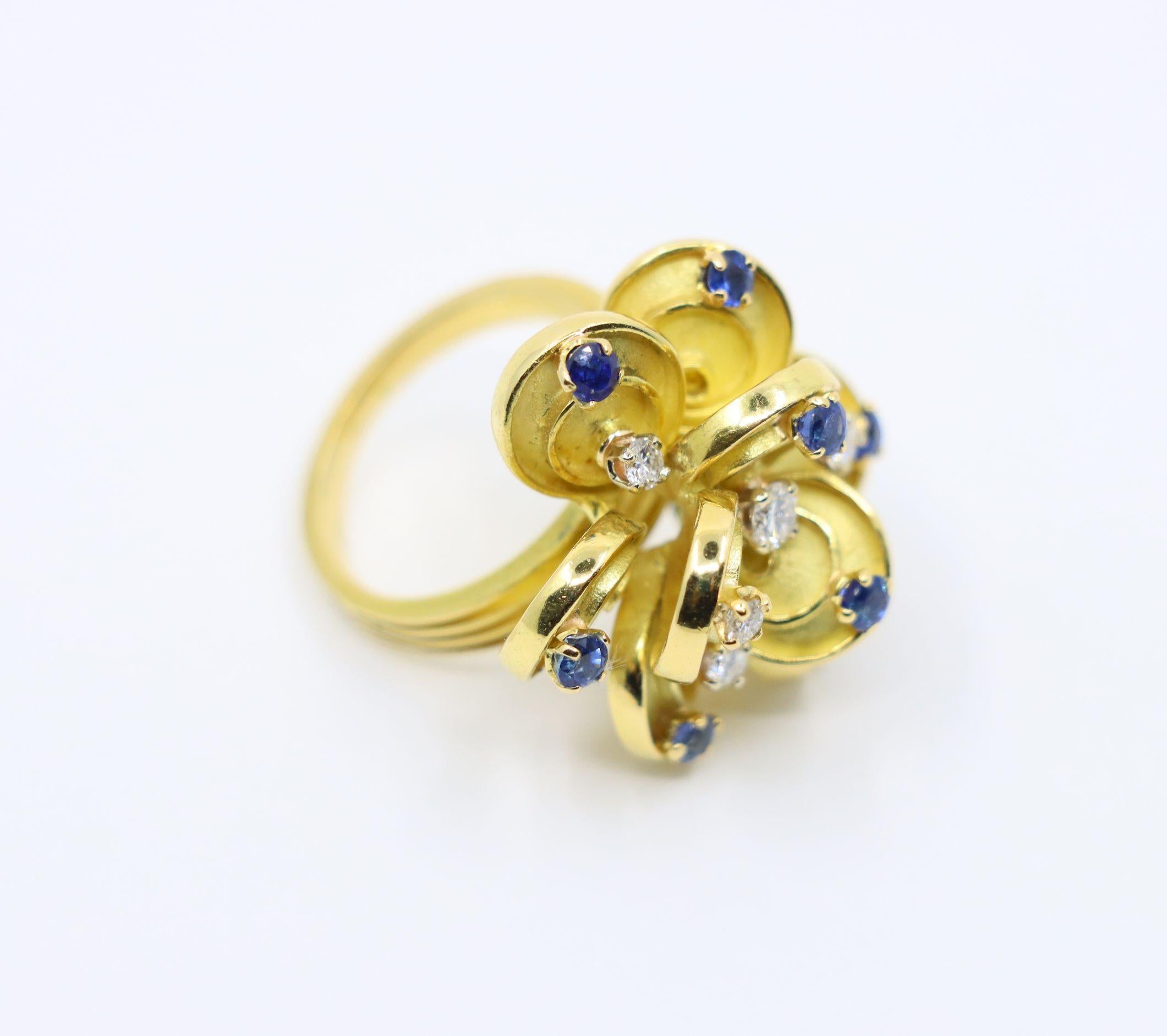 Vintage Boucheron Paris 18K Gold Diamonds Sapphire Flower Ring For Sale 2