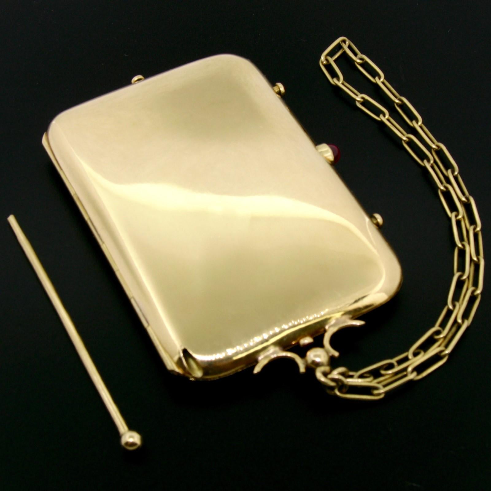 Vintage Boucheron Paris 18k Tri Color Gold Ruby Compact Powder Case 166.4 Grammi In condizioni buone a Montclair, NJ