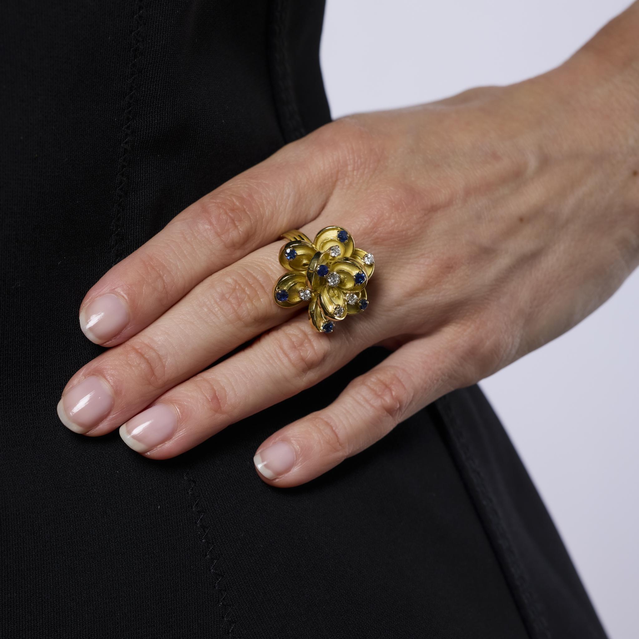 Brilliant Cut Vintage Boucheron Paris diamond sapphire 18k yellow gold flower ring
