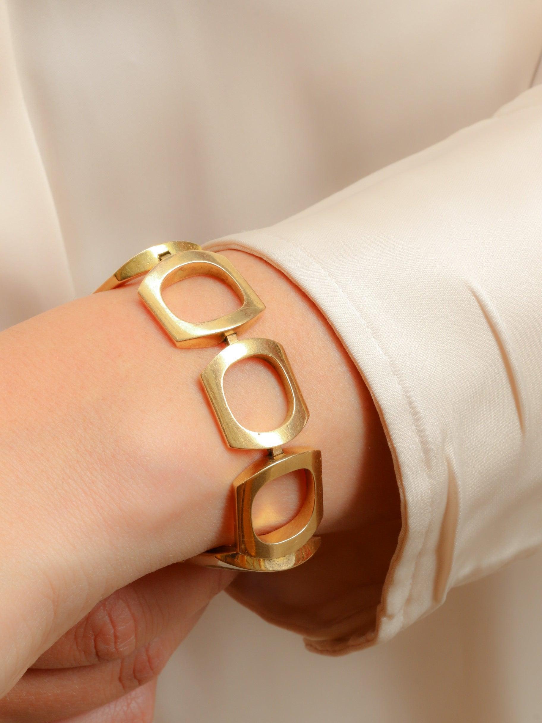 Vintage Boucheron Watch in Yellow Gold with Square Links For Sale 10