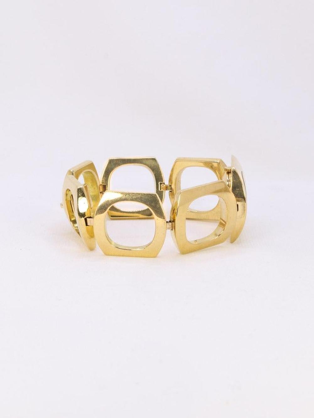 Vintage Boucheron Watch in Yellow Gold with Square Links For Sale 3