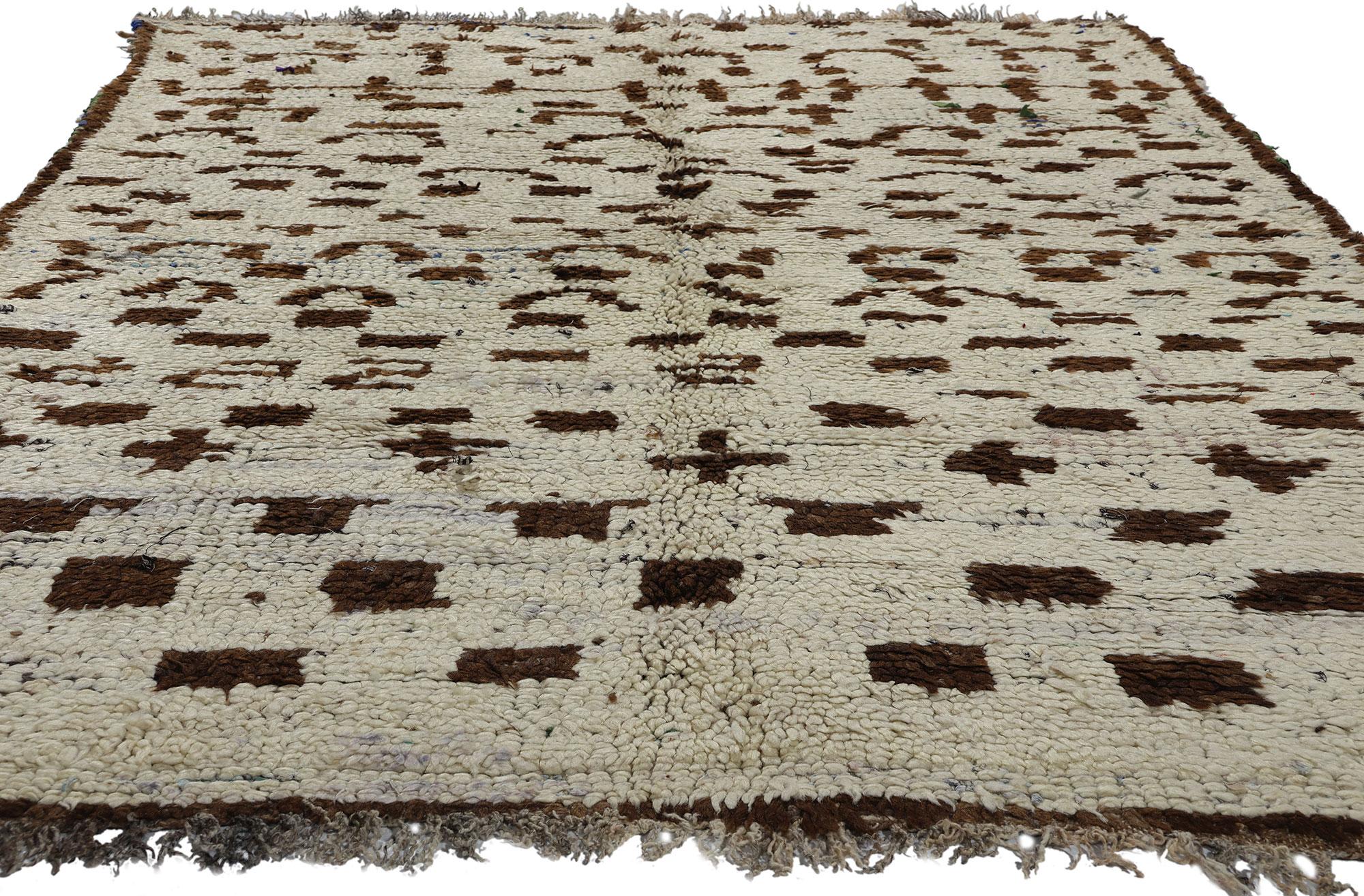 Marokkanischer Azilal Rag-Teppich aus Boucherouit im Vintage-Stil, Nachhaltigkeit trifft auf Cozy Nomad (Böhmisch) im Angebot