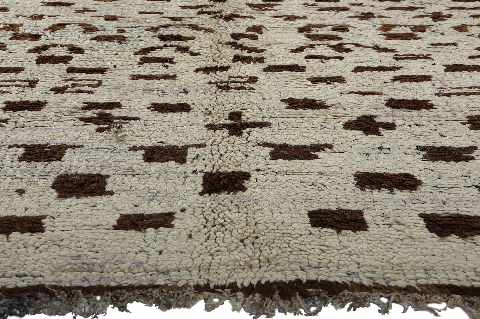 Marokkanischer Azilal Rag-Teppich aus Boucherouit im Vintage-Stil, Nachhaltigkeit trifft auf Cozy Nomad (Handgeknüpft) im Angebot