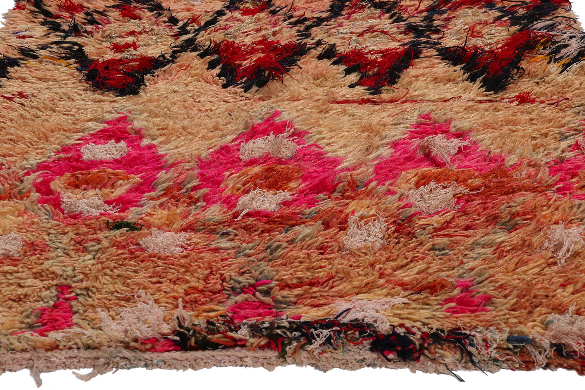 Marokkanischer Azilal Rag-Teppich aus Boucherouit im Vintage-Stil, Nachhaltigkeit trifft auf Cozy Nomad (Handgeknüpft) im Angebot