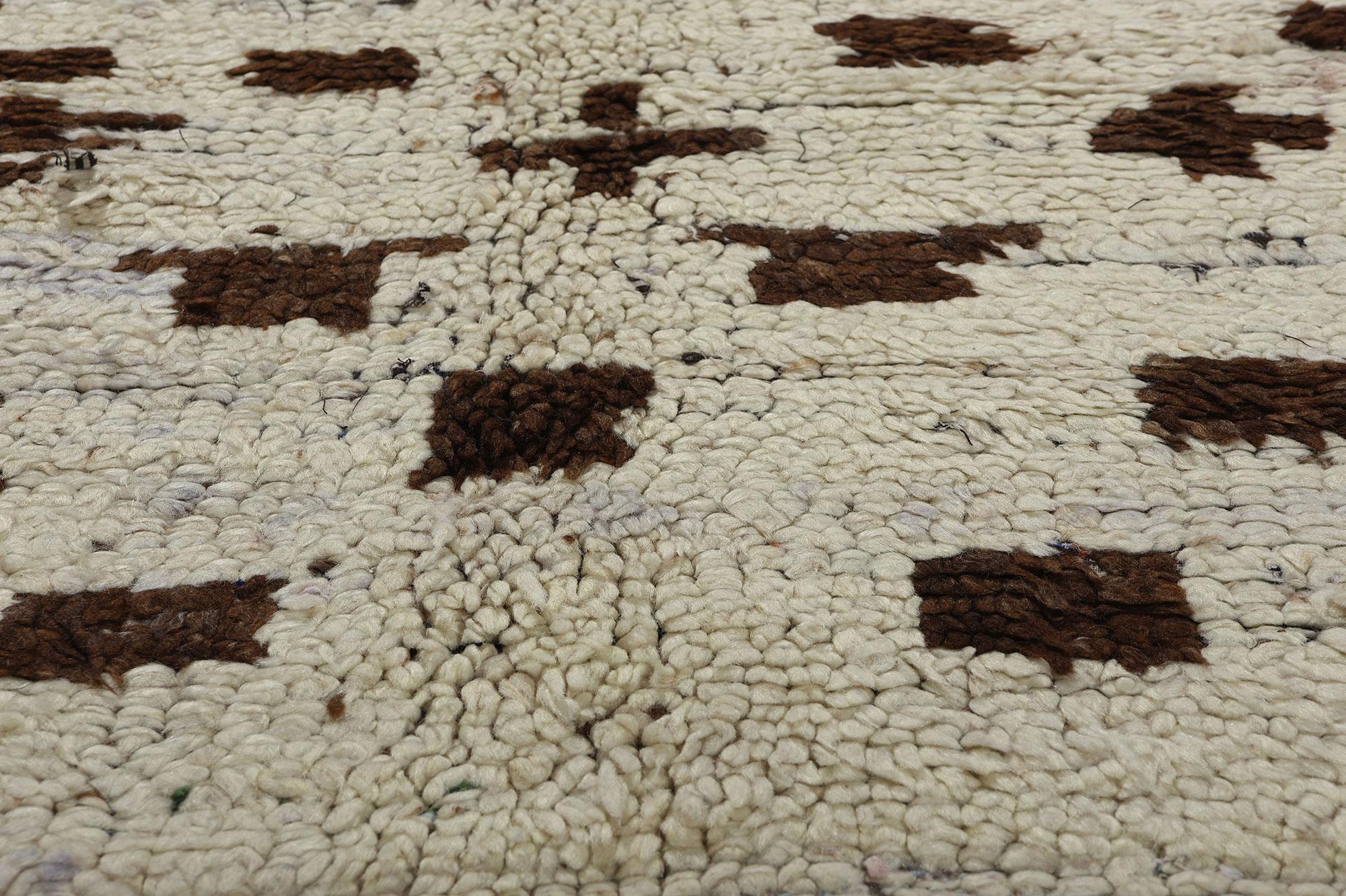 Marokkanischer Azilal Rag-Teppich aus Boucherouit im Vintage-Stil, Nachhaltigkeit trifft auf Cozy Nomad im Zustand „Gut“ im Angebot in Dallas, TX
