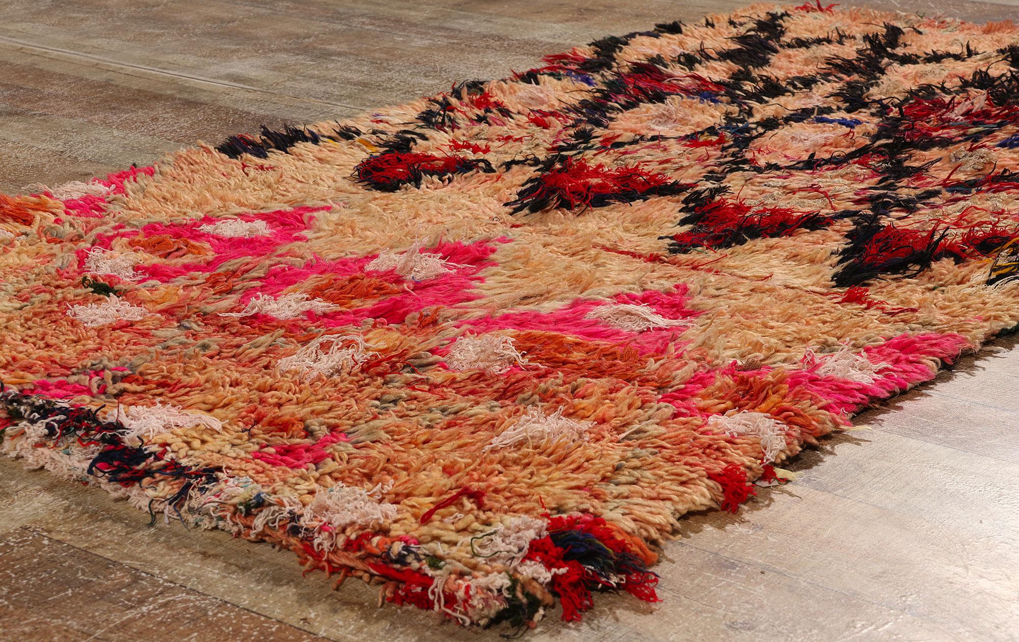 Marokkanischer Azilal Rag-Teppich aus Boucherouit im Vintage-Stil, Nachhaltigkeit trifft auf Cozy Nomad (20. Jahrhundert) im Angebot