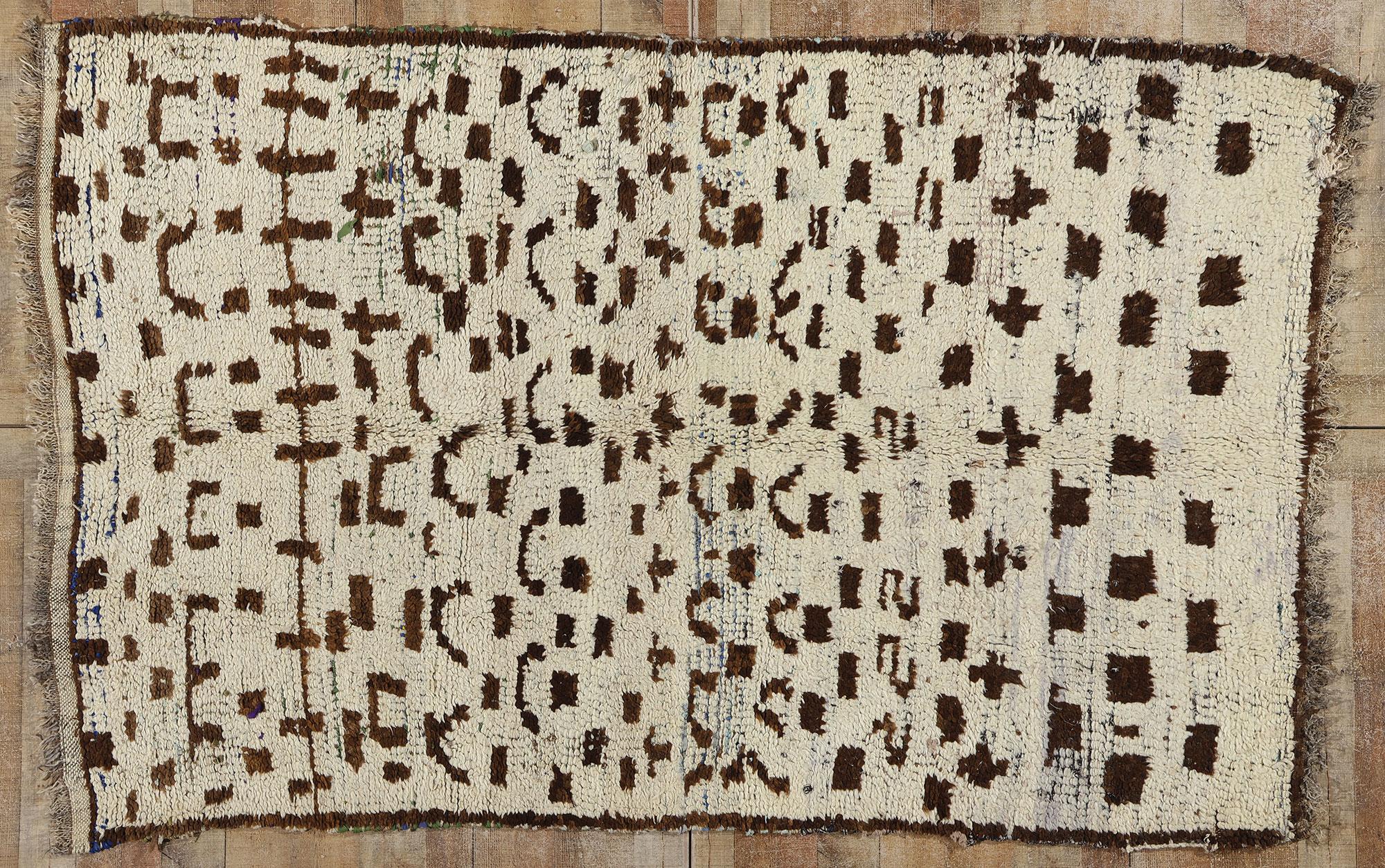 Marokkanischer Azilal Rag-Teppich aus Boucherouit im Vintage-Stil, Nachhaltigkeit trifft auf Cozy Nomad im Angebot 2