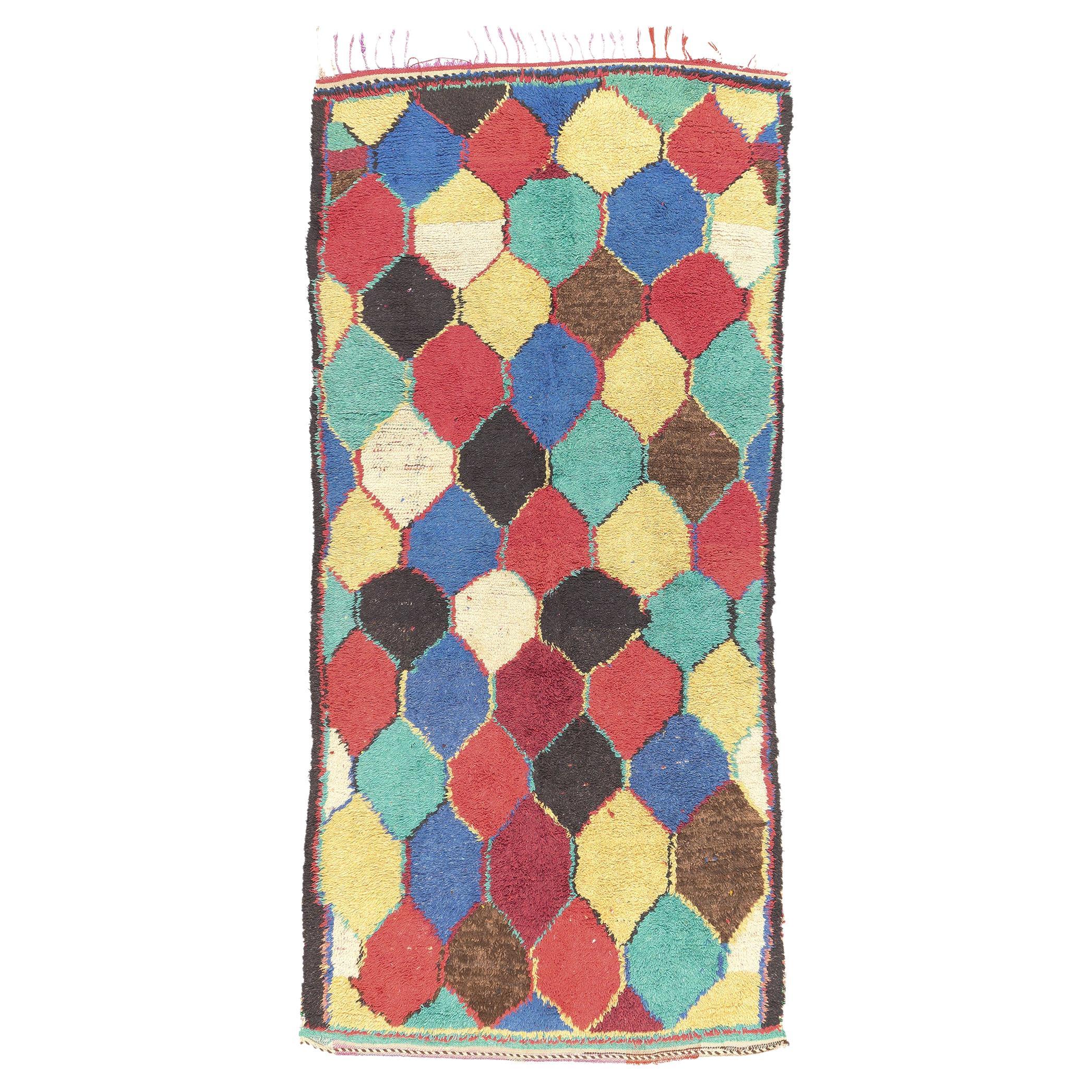 Marokkanischer Boucherouit-Teppich im Vintage-Stil, Nomadic Charm Meets Maximalistischer Stil