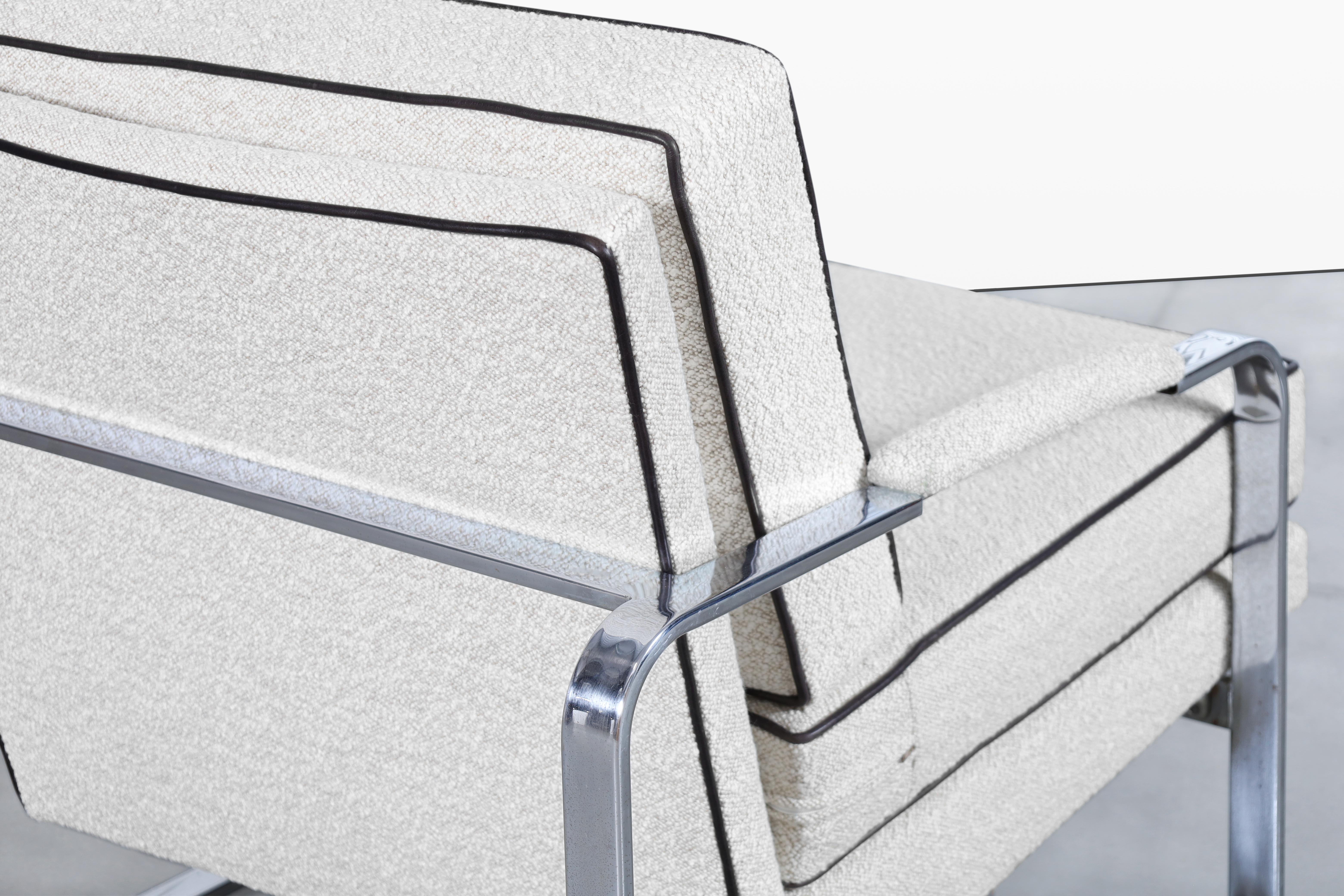 Sedie da salotto in bouclé e cromo d'epoca attribuite a Milo Baughman in vendita 5