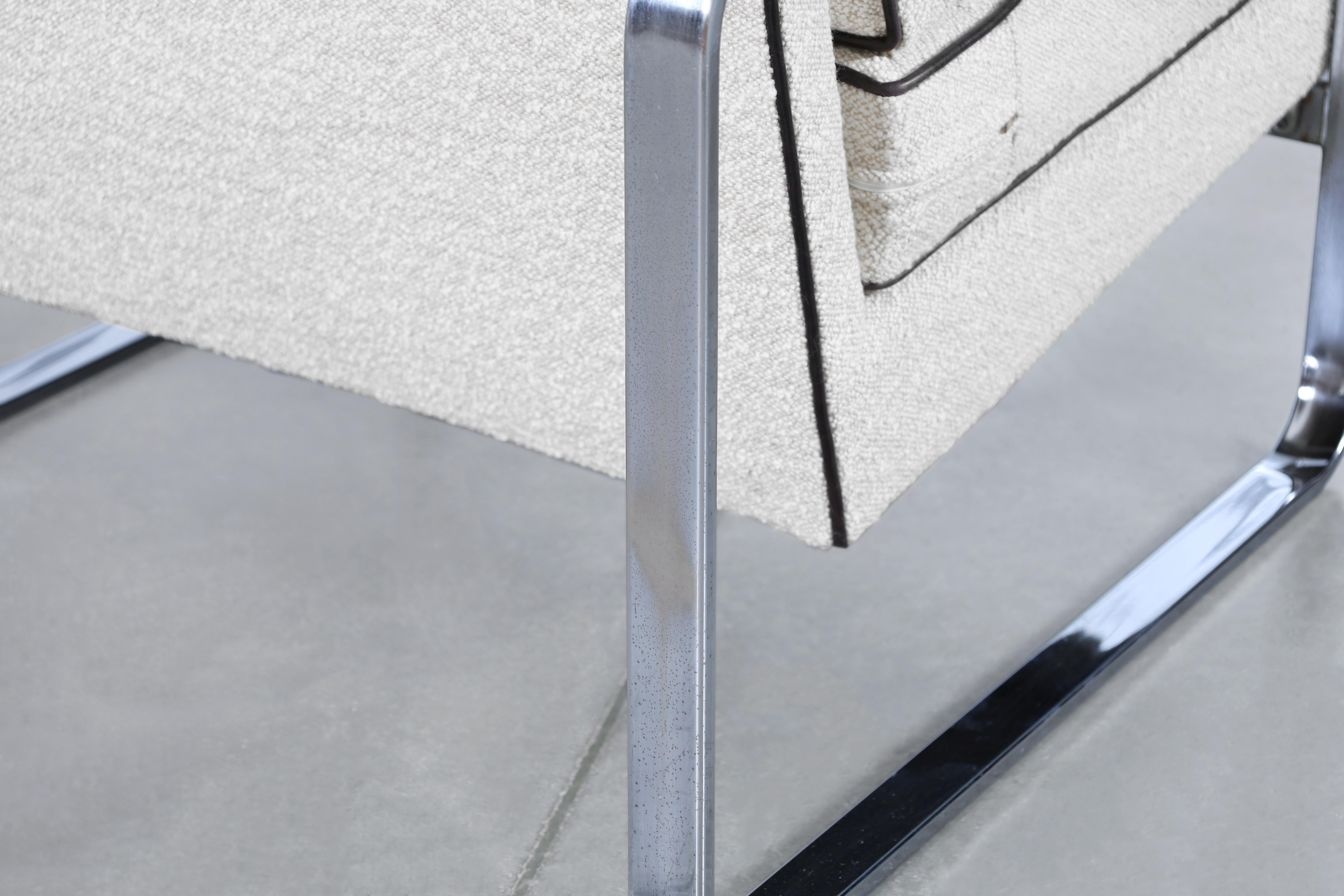 Sedie da salotto in bouclé e cromo d'epoca attribuite a Milo Baughman in vendita 6