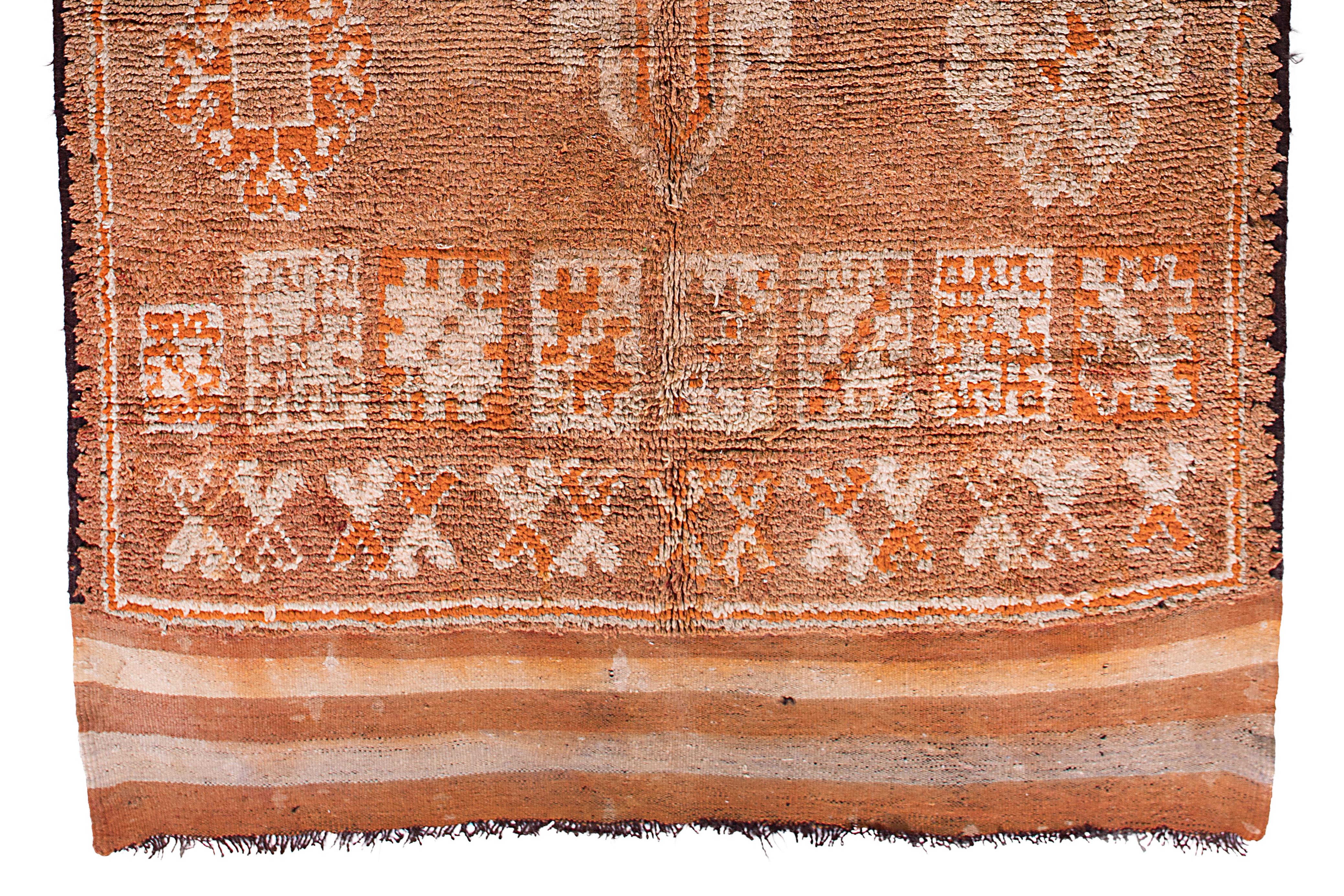 Vintage Boujaad rug 1960's, Boemian Style Tribal Pattern Rug, In Stock In Fair Condition For Sale In Marrakech, MA