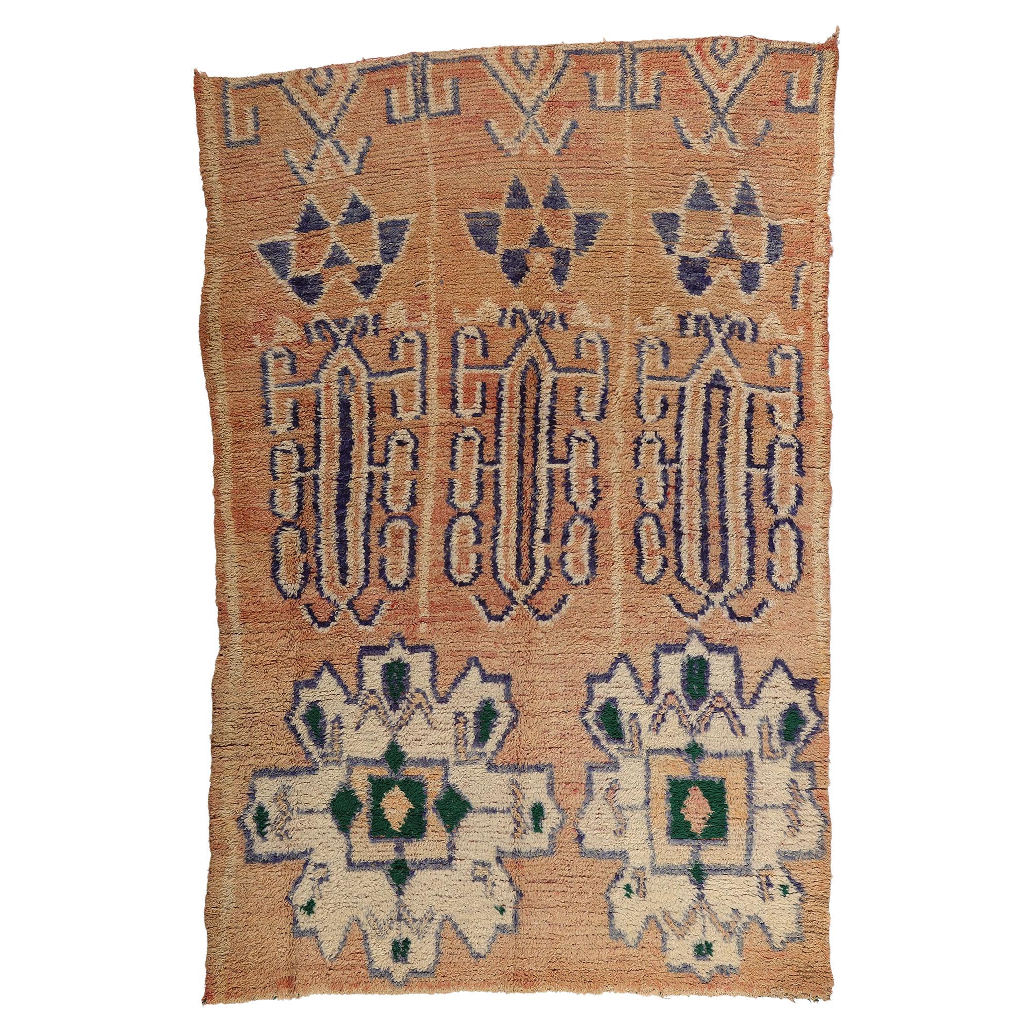 Marokkanischer Boujad-Teppich im Vintage-Stil, Bohemian Chic Meets Stammeskunst-Enchantment