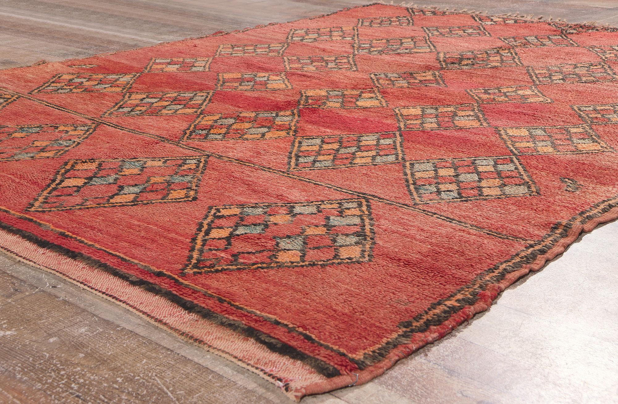 Marokkanischer Boujad-Teppich im Vintage-Stil, Boho Chic Meets Stammeskunst-Enchantment im Angebot 1