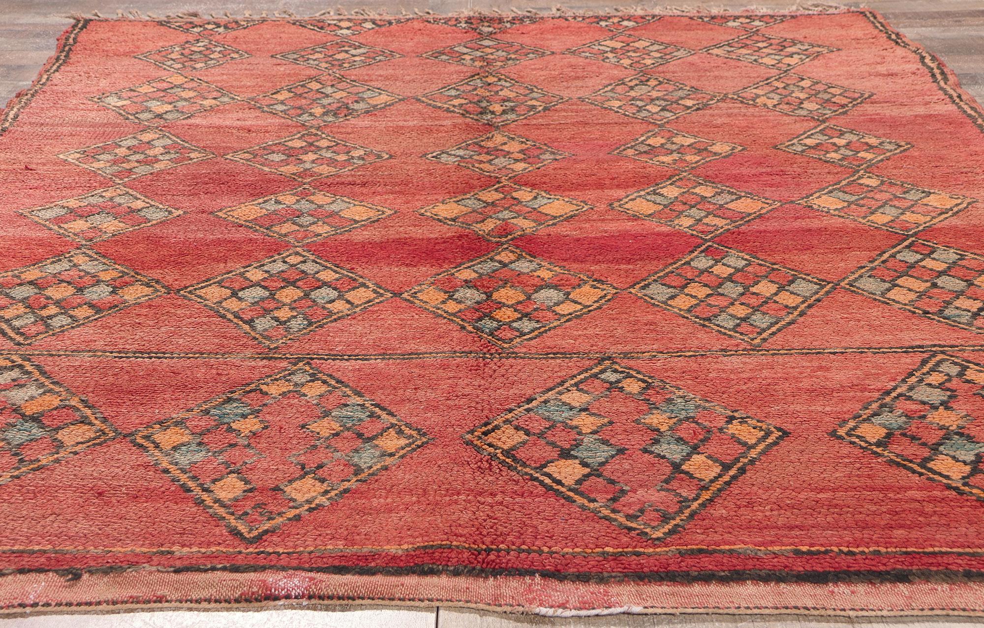 Marokkanischer Boujad-Teppich im Vintage-Stil, Boho Chic Meets Stammeskunst-Enchantment im Angebot 2