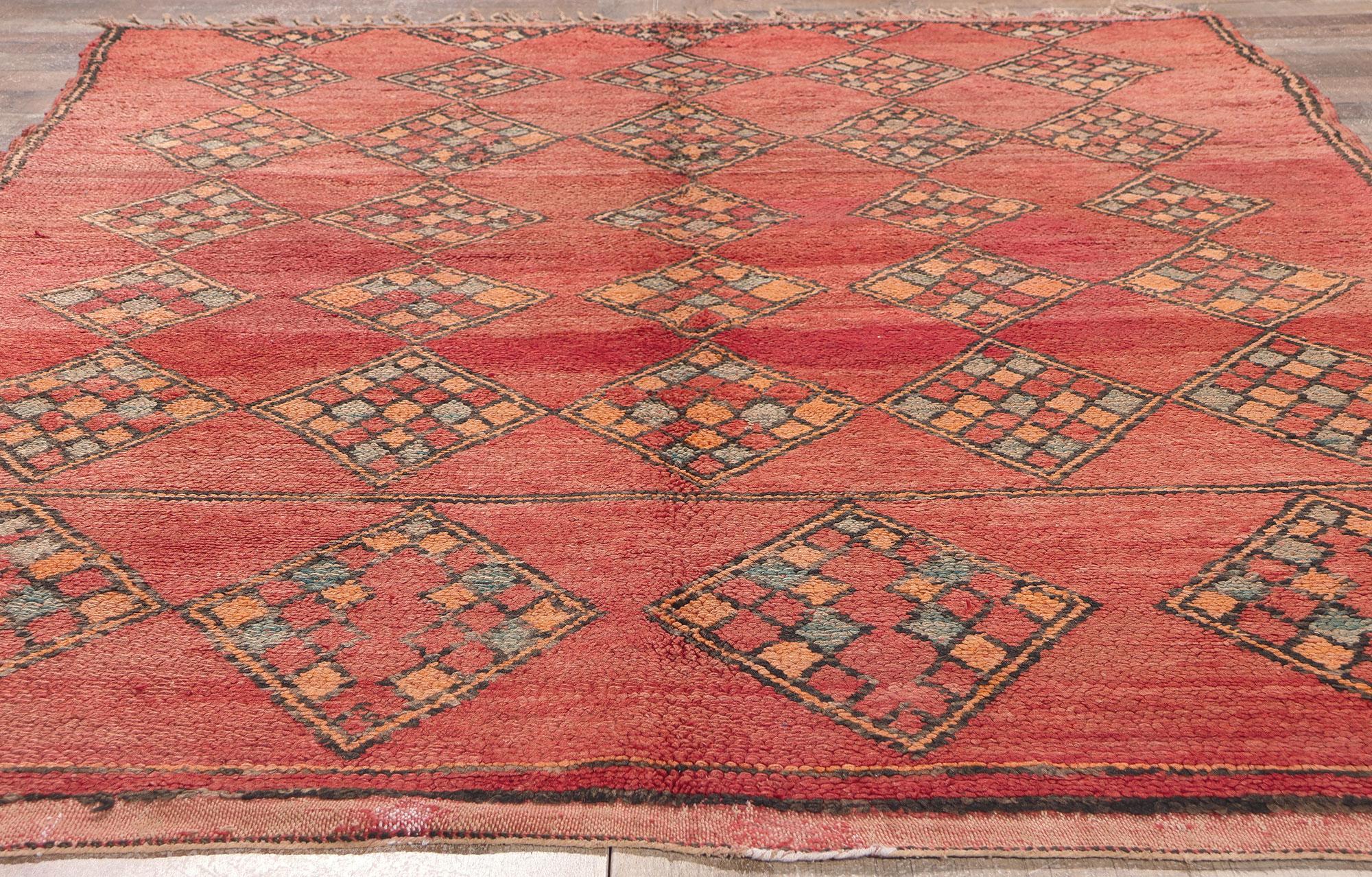 Laine Tapis marocain vintage Boujad, Boho Chic rencontre l'enchantement tribal en vente