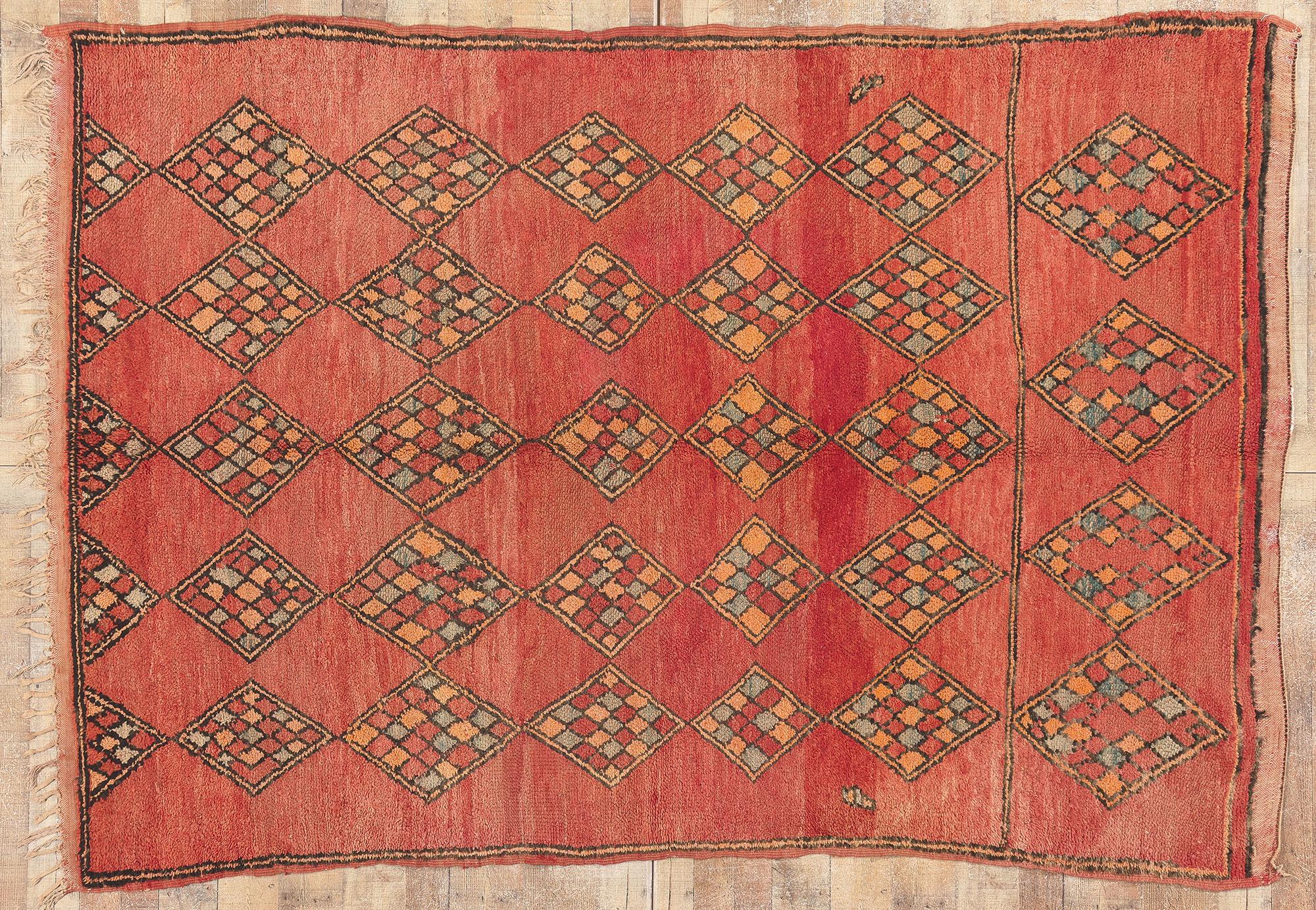 Marokkanischer Boujad-Teppich im Vintage-Stil, Boho Chic Meets Stammeskunst-Enchantment im Angebot 3
