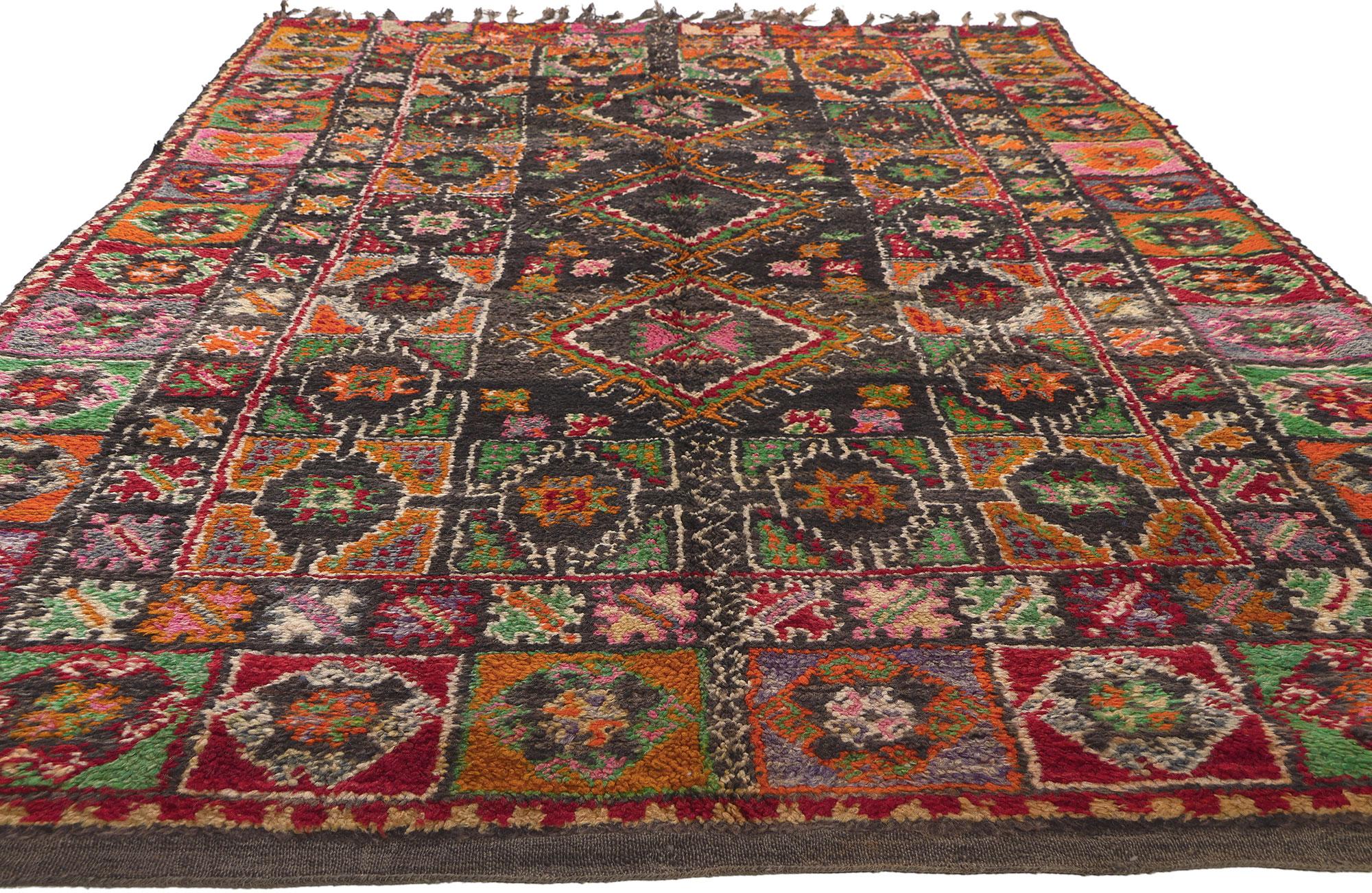 Marokkanischer Boujad-Teppich im Vintage-Stil, Eklektischer Dschungel auf buntem Boho (Stammeskunst) im Angebot