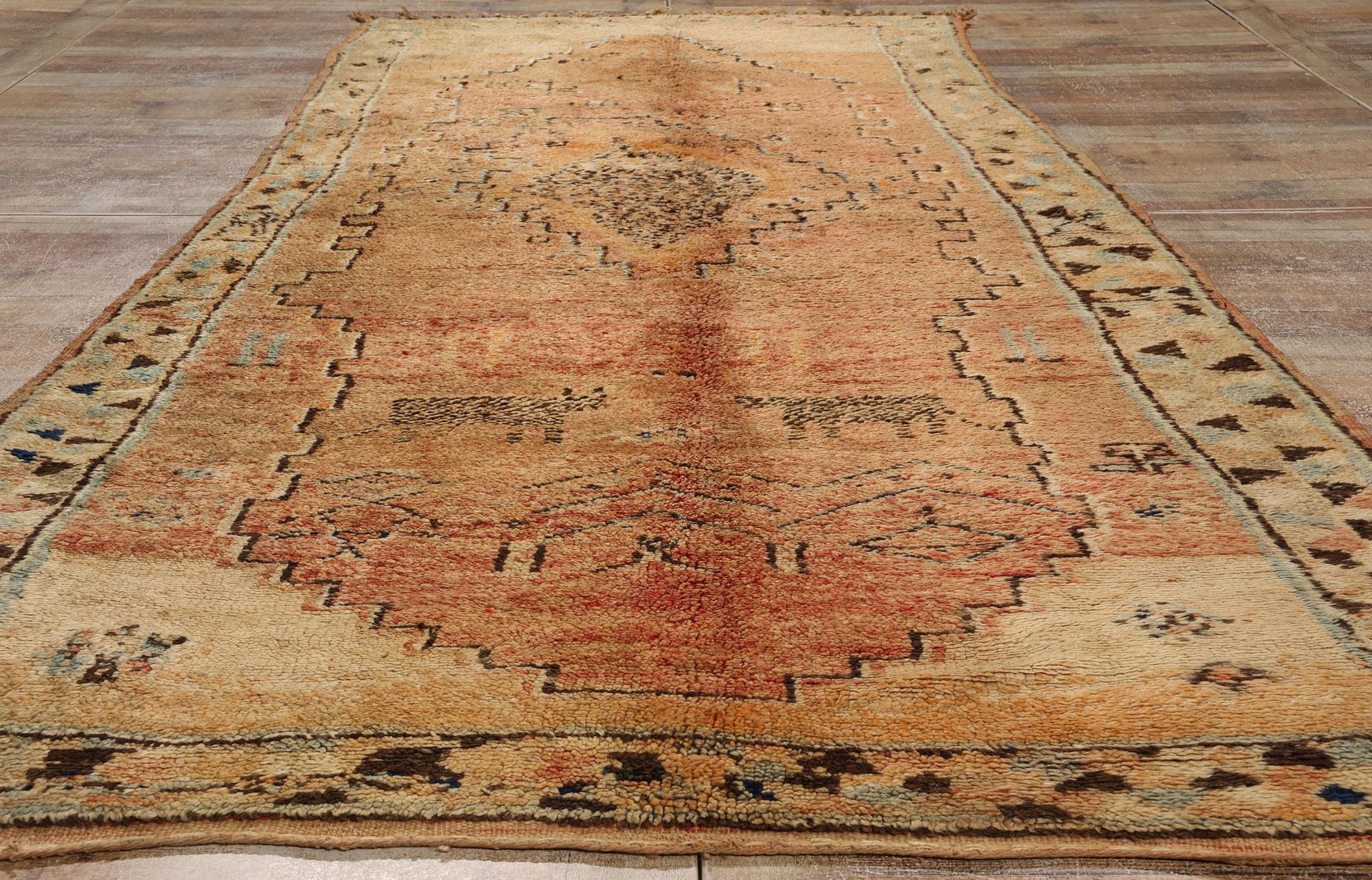 Boujad Marokkanischer Vintage-Teppich, Moderner Boujad-Teppich, Desert Meets Southwest Boho Chic im Angebot 1