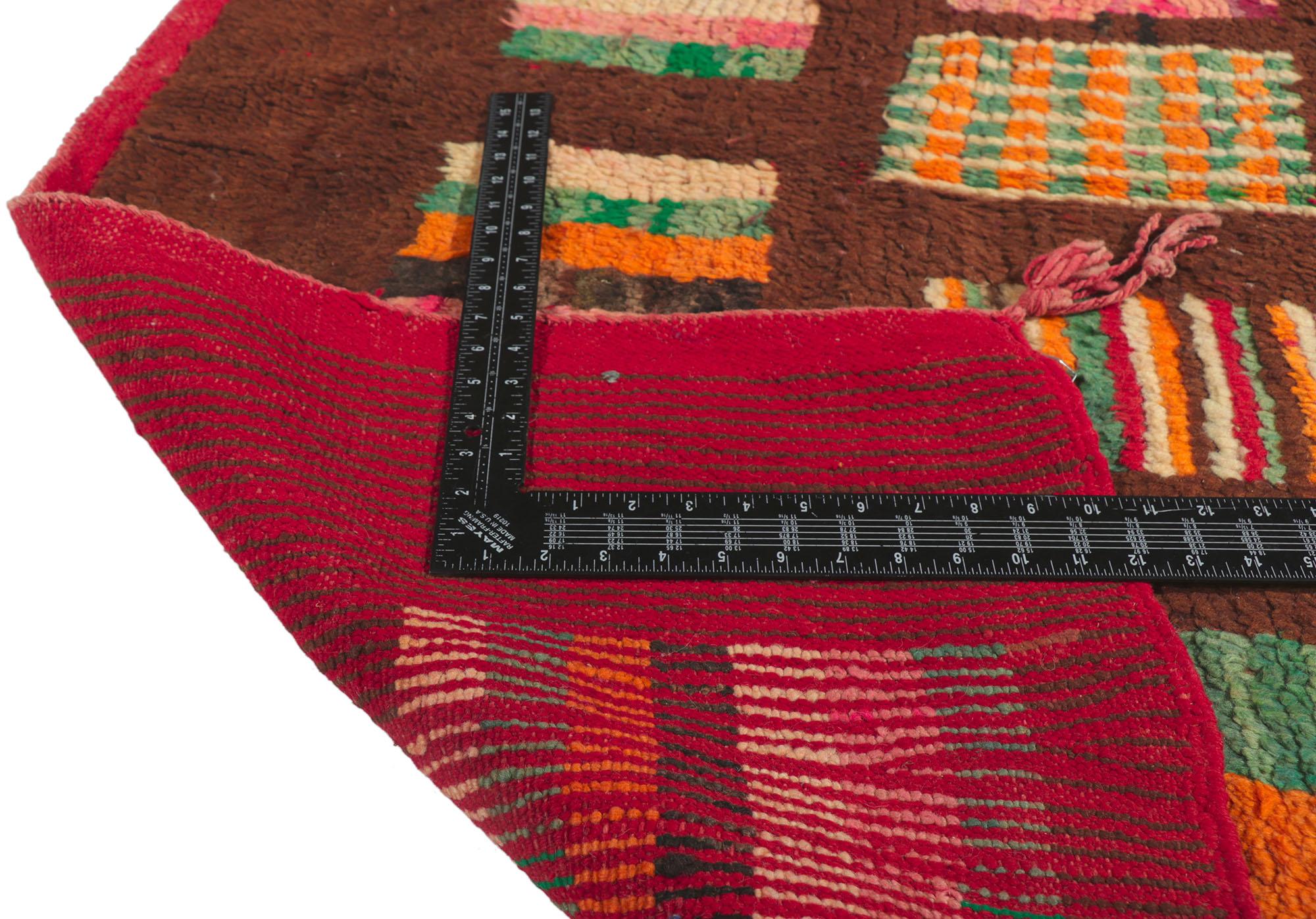 Marokkanischer Boujad-Teppich im Vintage-Stil, Stammeskunst-Enchantment Meets Boho Chic im Zustand „Gut“ im Angebot in Dallas, TX