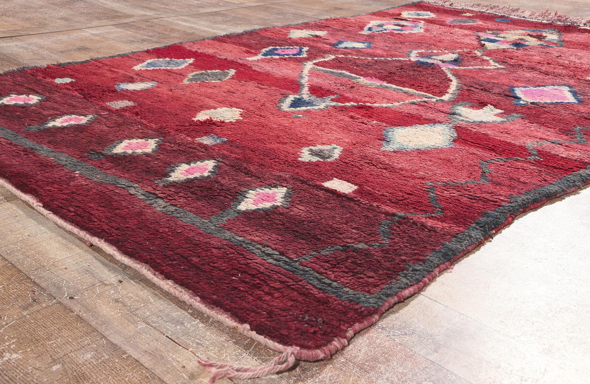 Marokkanischer Boujad-Teppich im Vintage-Stil, Stammeskunst-Enchantment Meets Cozy Nomad im Angebot 1