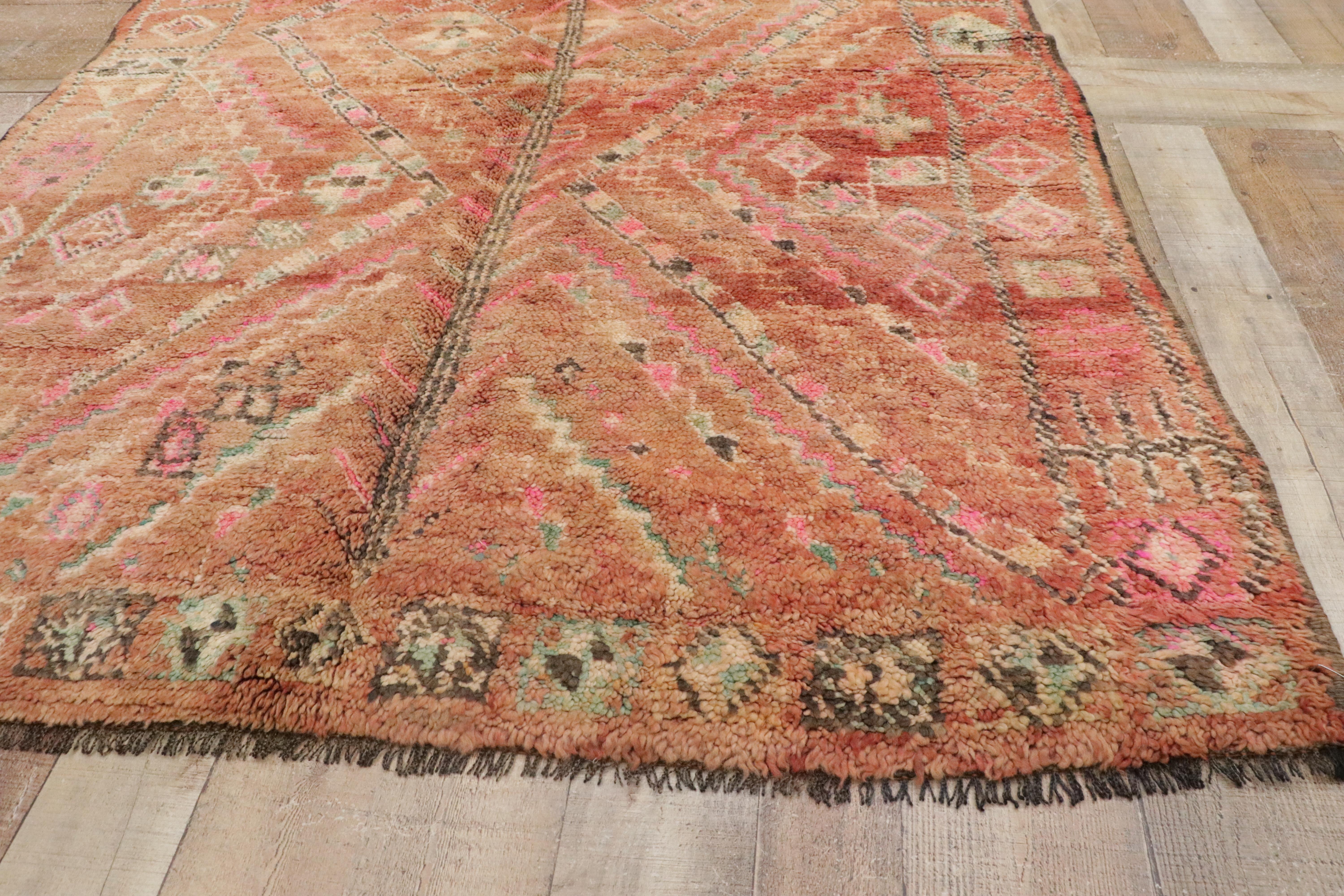 Alfombra bereber marroquí Boujad de los años 70, el encanto tribal se une al boho chic global en venta 3