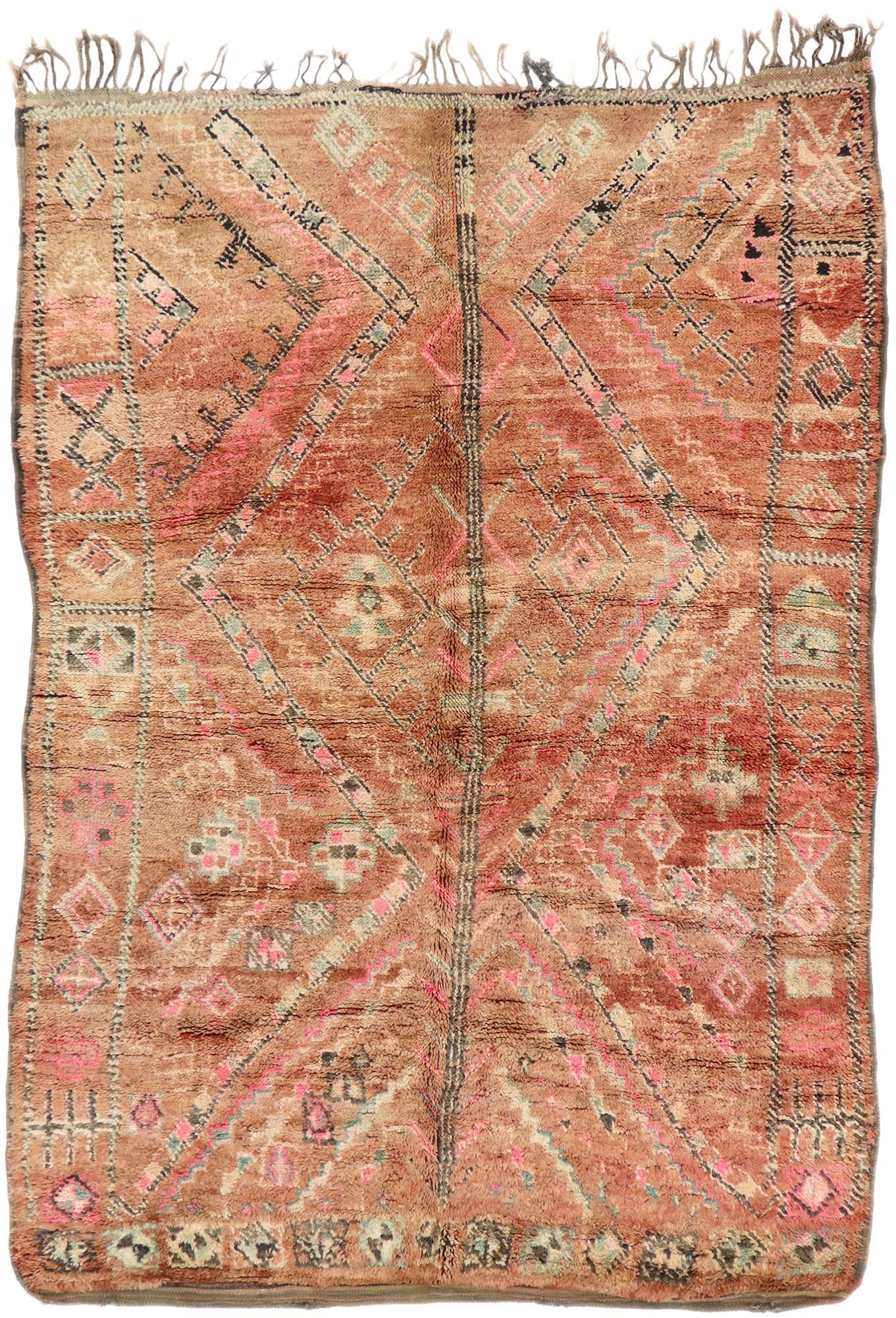 Alfombra bereber marroquí Boujad de los años 70, el encanto tribal se une al boho chic global en venta 8