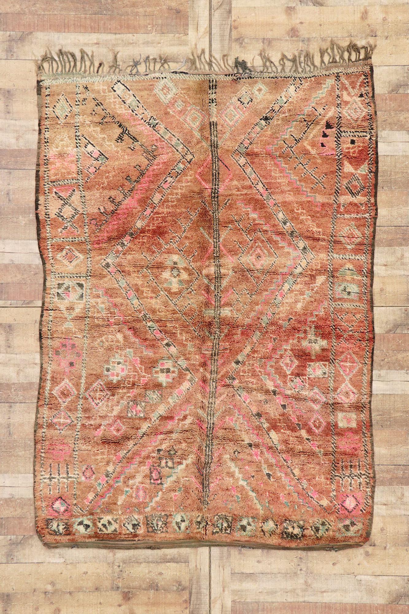 Alfombra bereber marroquí Boujad de los años 70, el encanto tribal se une al boho chic global en venta 7