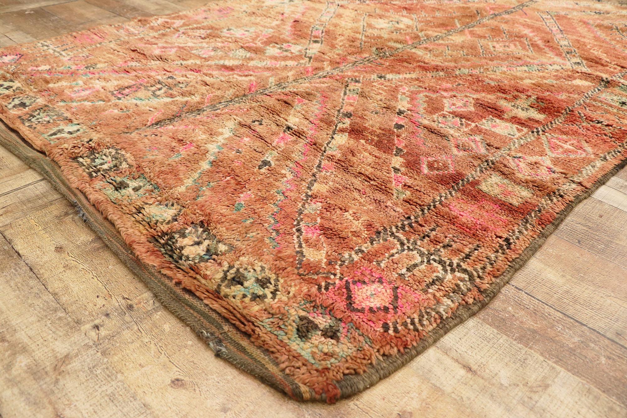 Alfombra bereber marroquí Boujad de los años 70, el encanto tribal se une al boho chic global en venta 1