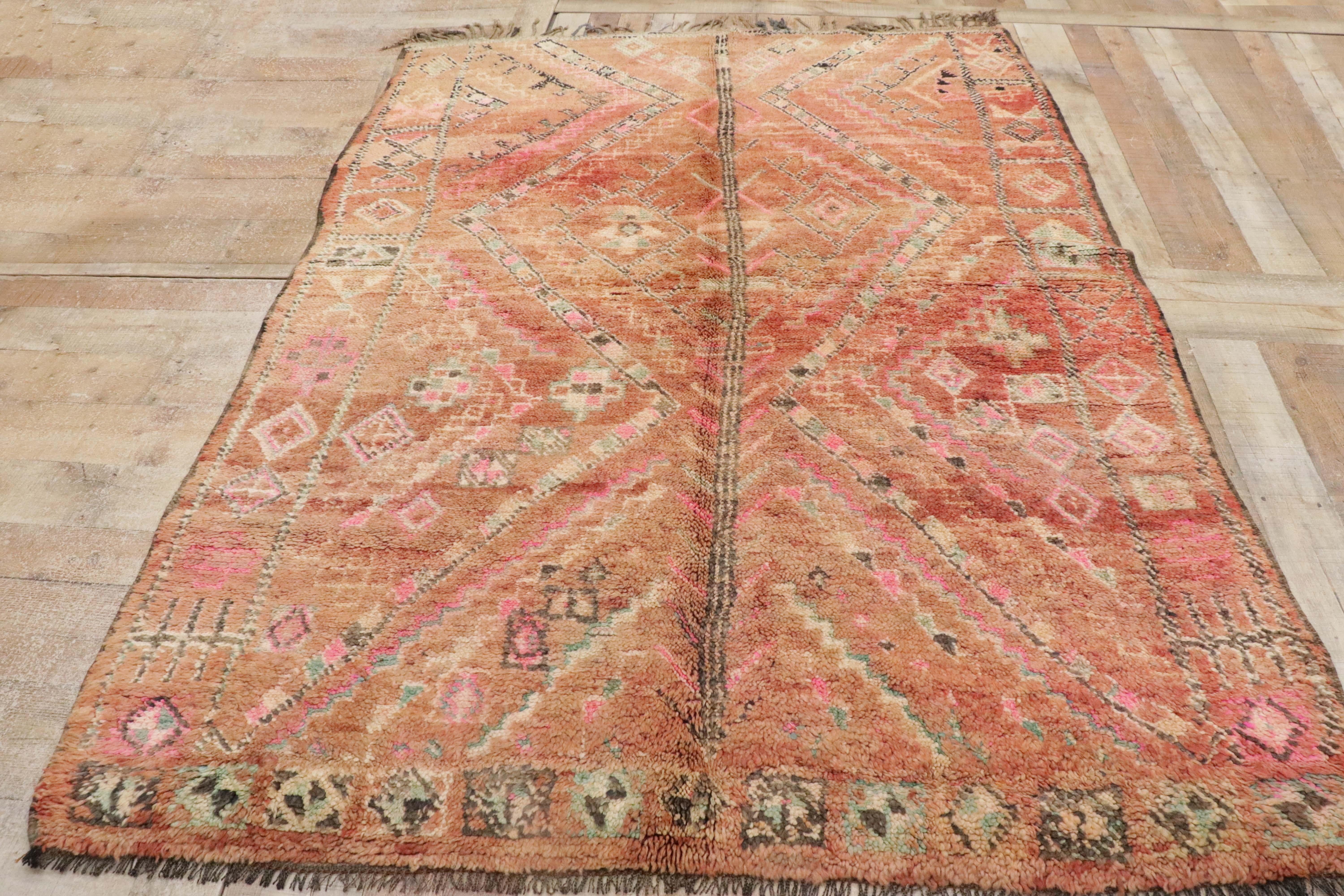 Alfombra bereber marroquí Boujad de los años 70, el encanto tribal se une al boho chic global en venta 6