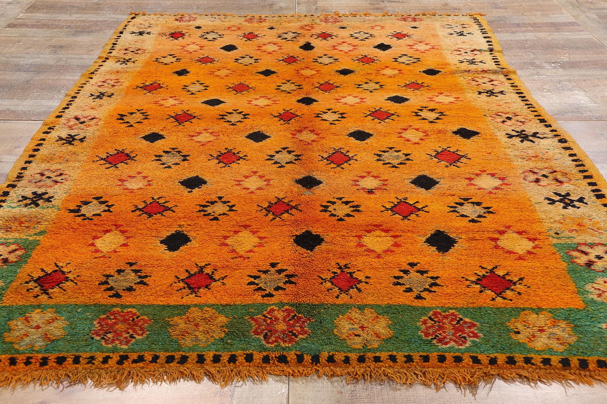 Marokkanischer Boujad-Teppich im Vintage-Stil, Stammeskunst-Enchantment trifft Global Boho-Chic im Angebot 1