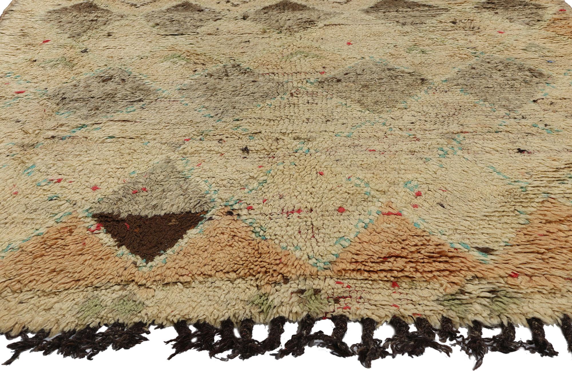 Marokkanischer Vintage-Teppich Boujad mit weichen Erdtönen (Handgeknüpft) im Angebot