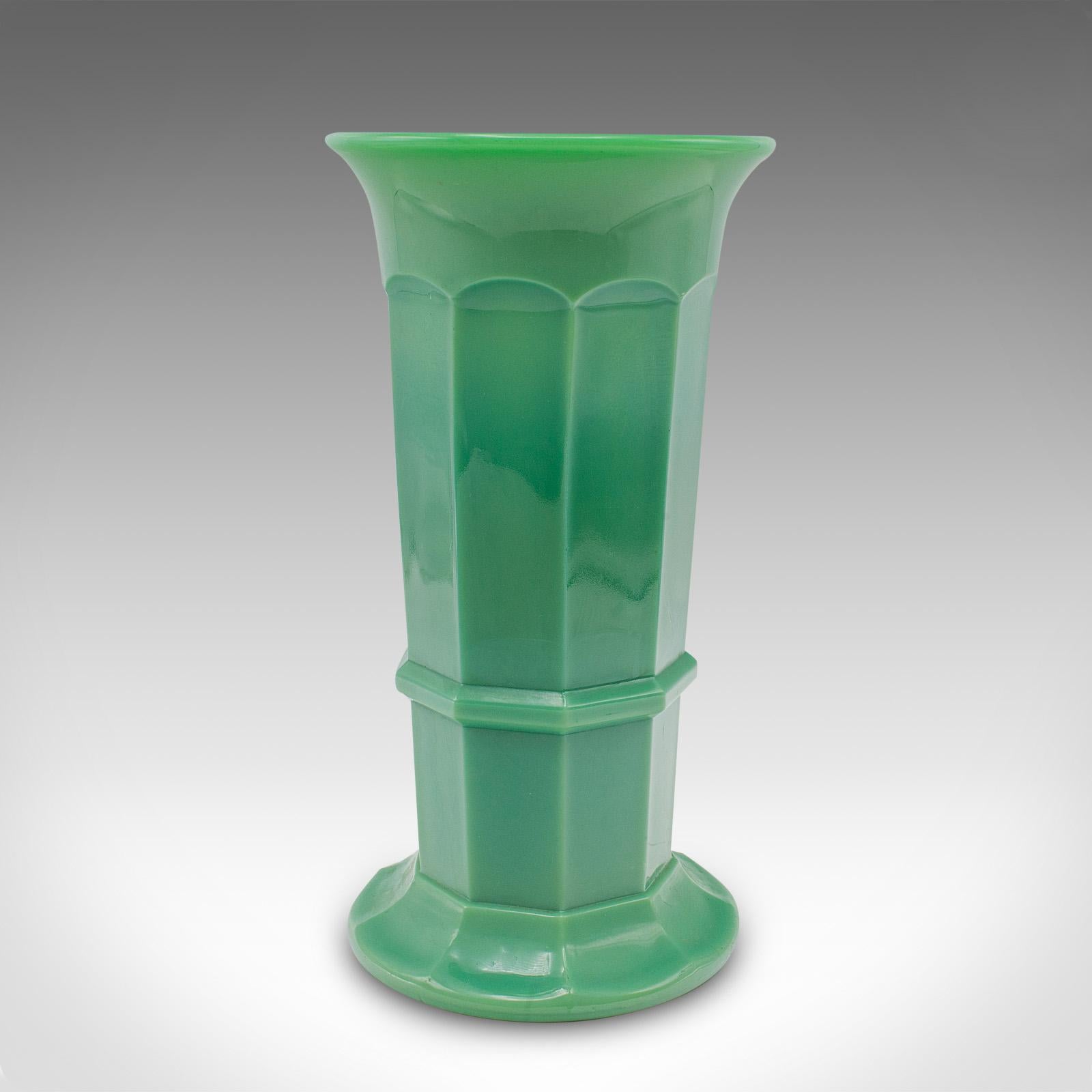 Bouquet-Vase, englisch, Glas, dekorativer Blumentopf, Art déco, um 1930 (20. Jahrhundert) im Angebot