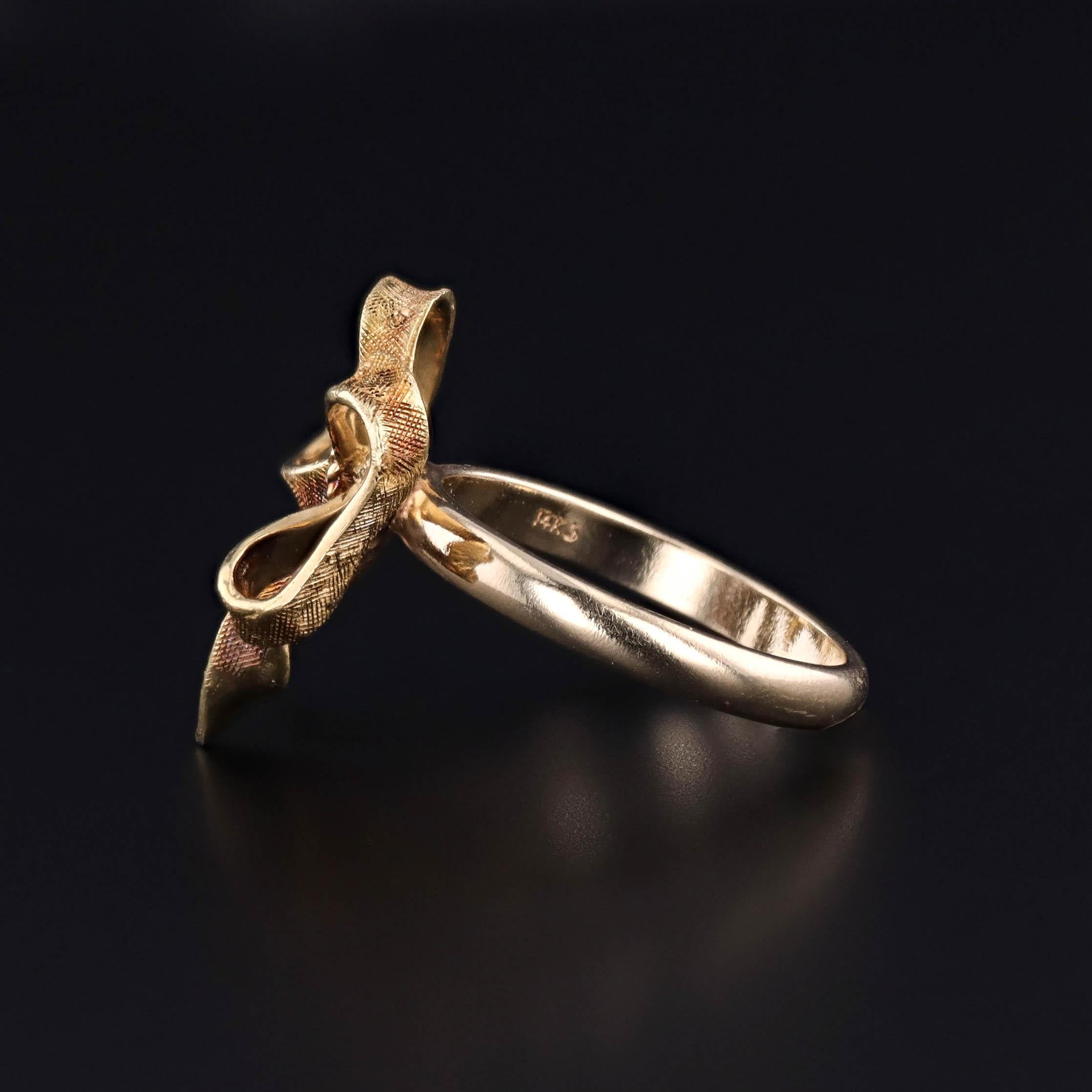 Vintage Bow Ring of 14k and 18k Gold In Good Condition For Sale In Lewisburg, PA