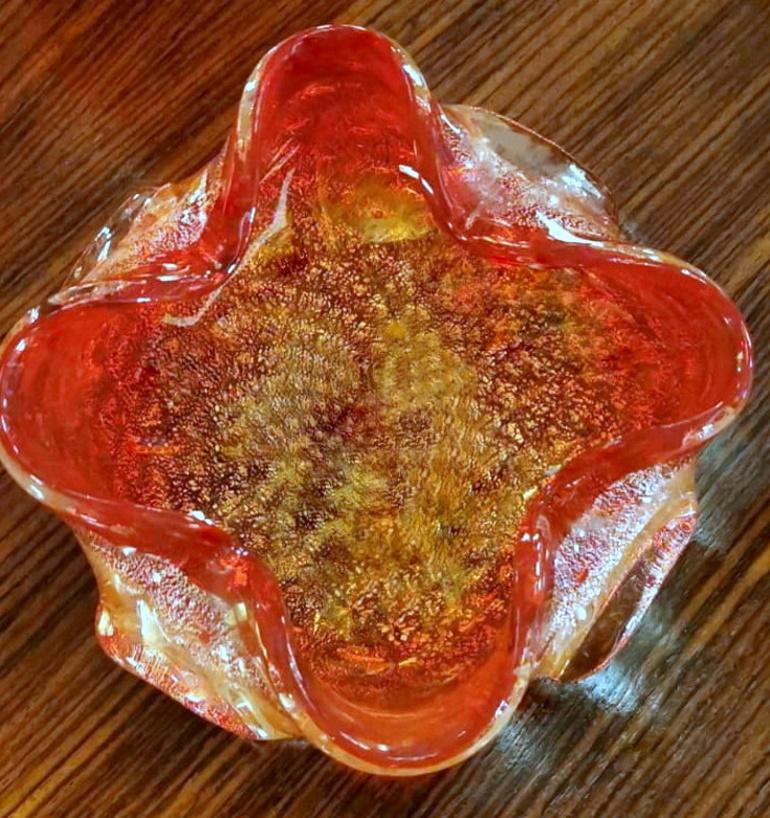 Vintage Bowl or Ashtray in Red Murano Glass and Gold Spangles 7