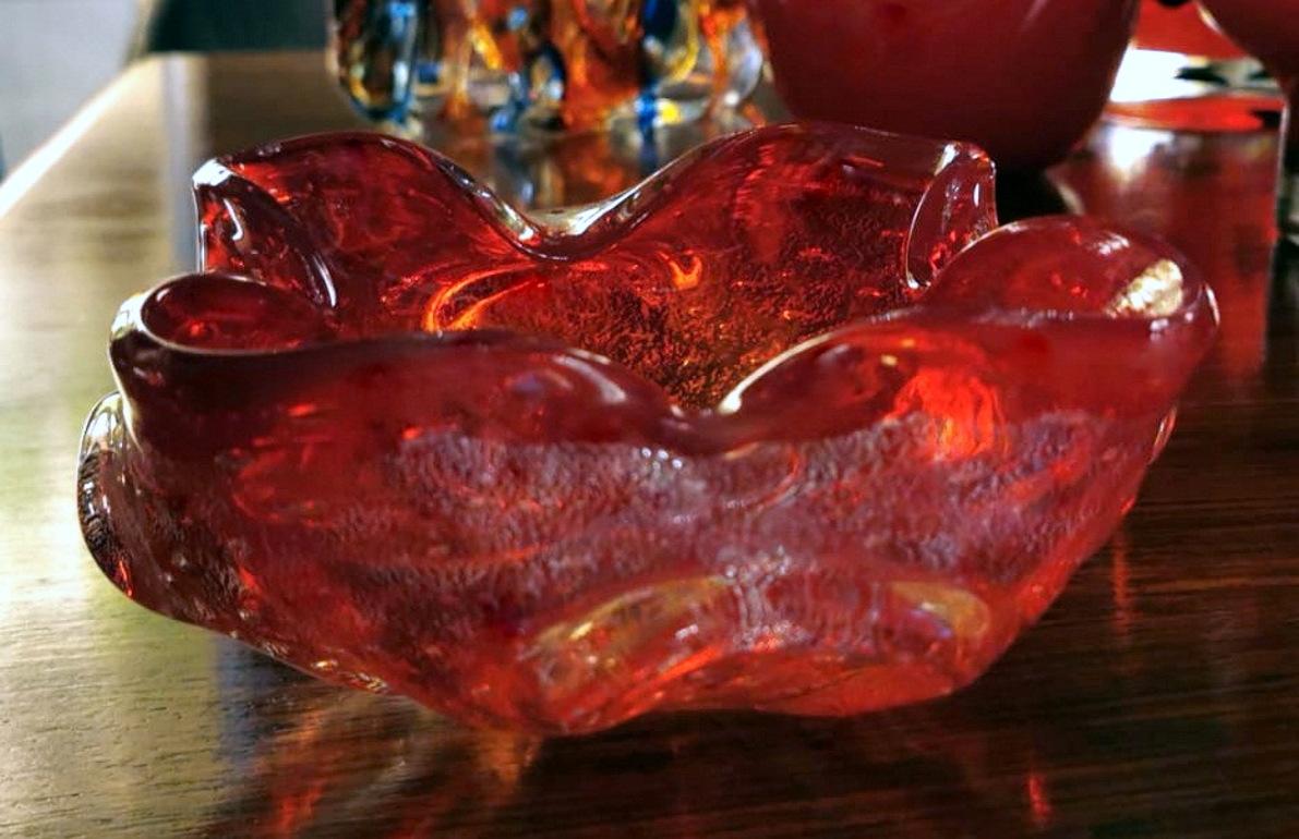 Vintage Bowl or Ashtray in Red Murano Glass and Gold Spangles 9