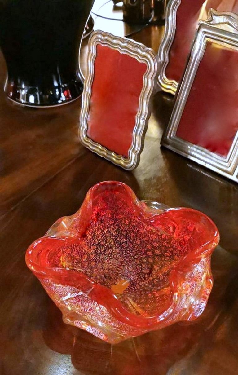 Vintage Bowl or Ashtray in Red Murano Glass and Gold Spangles For Sale 10