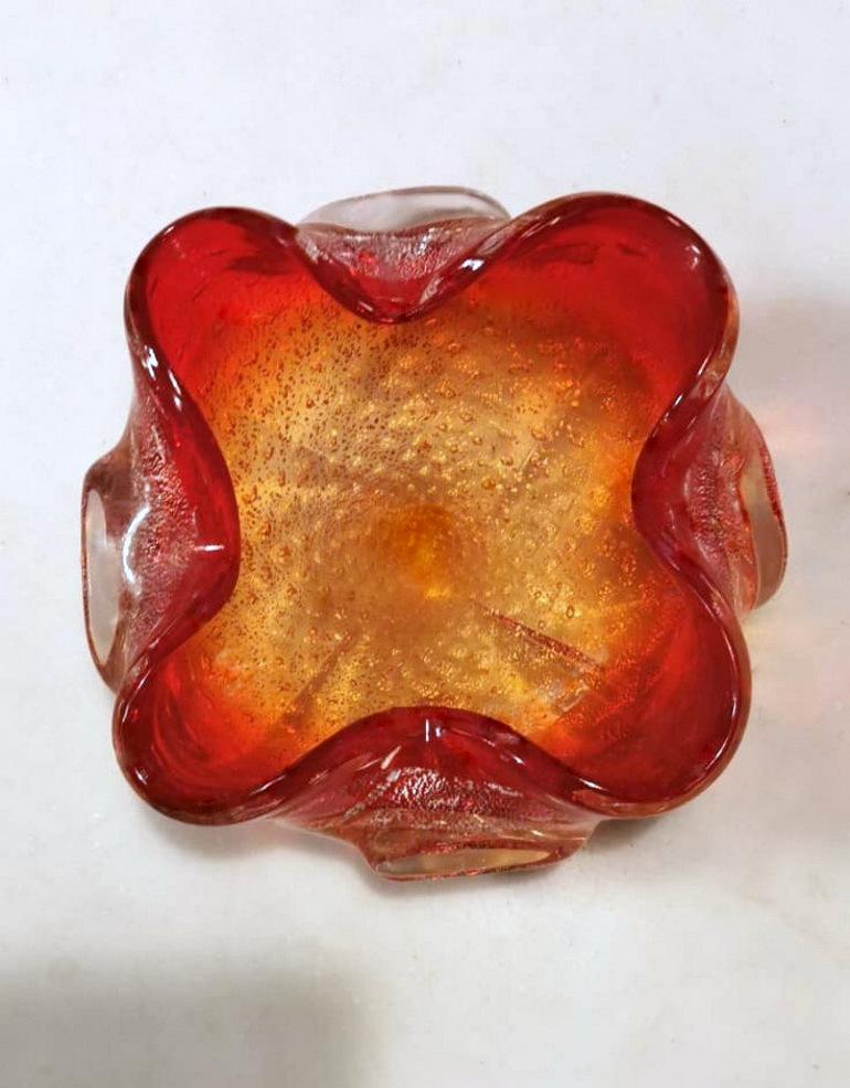 Vintage Bowl or Ashtray in Red Murano Glass and Gold Spangles In Good Condition In Prato, Tuscany