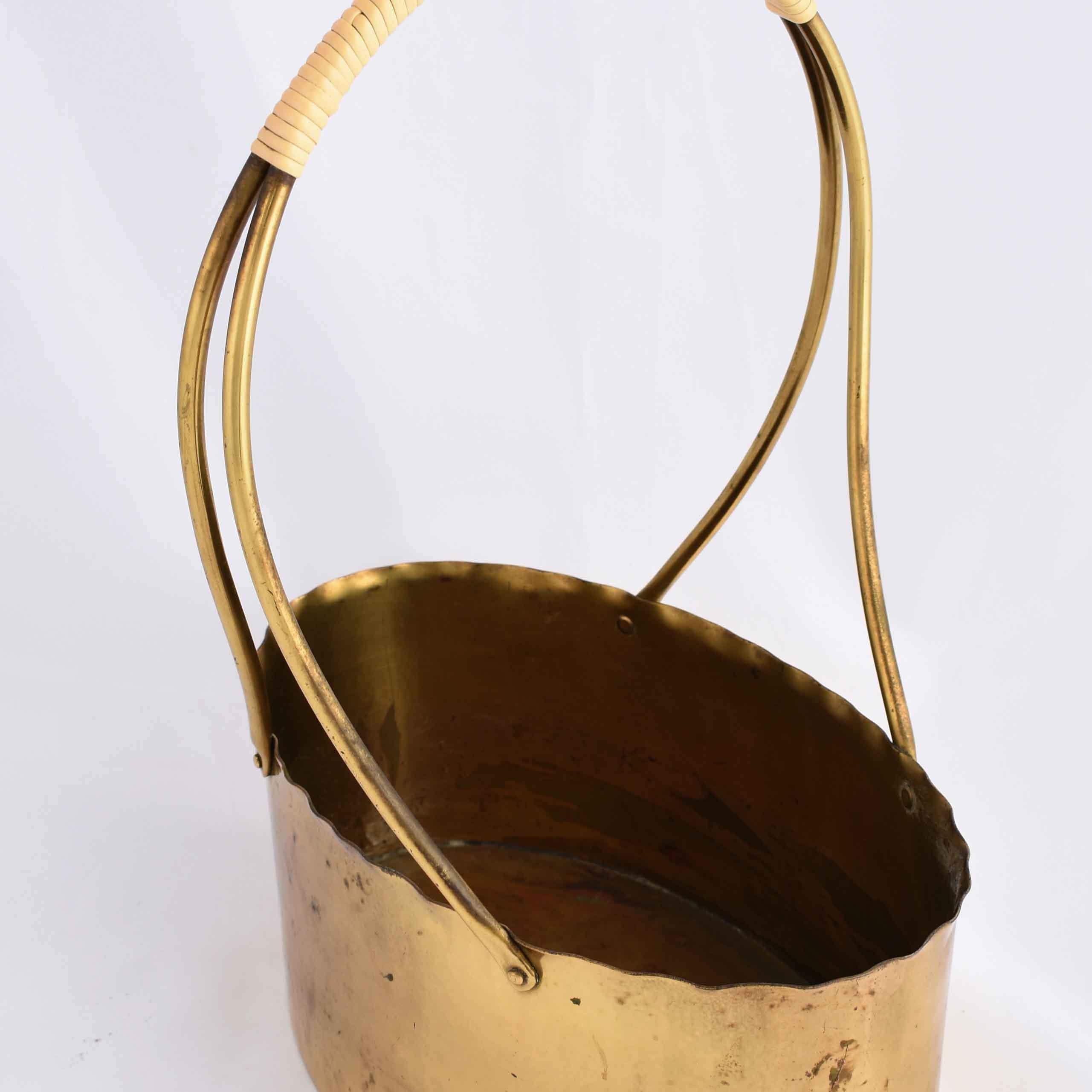 Handle bowl is an original decorative object realized in the 1960s. 

Original brass work. 

Created by Eugen Zint, Riedlingen. 

On the base of the work 