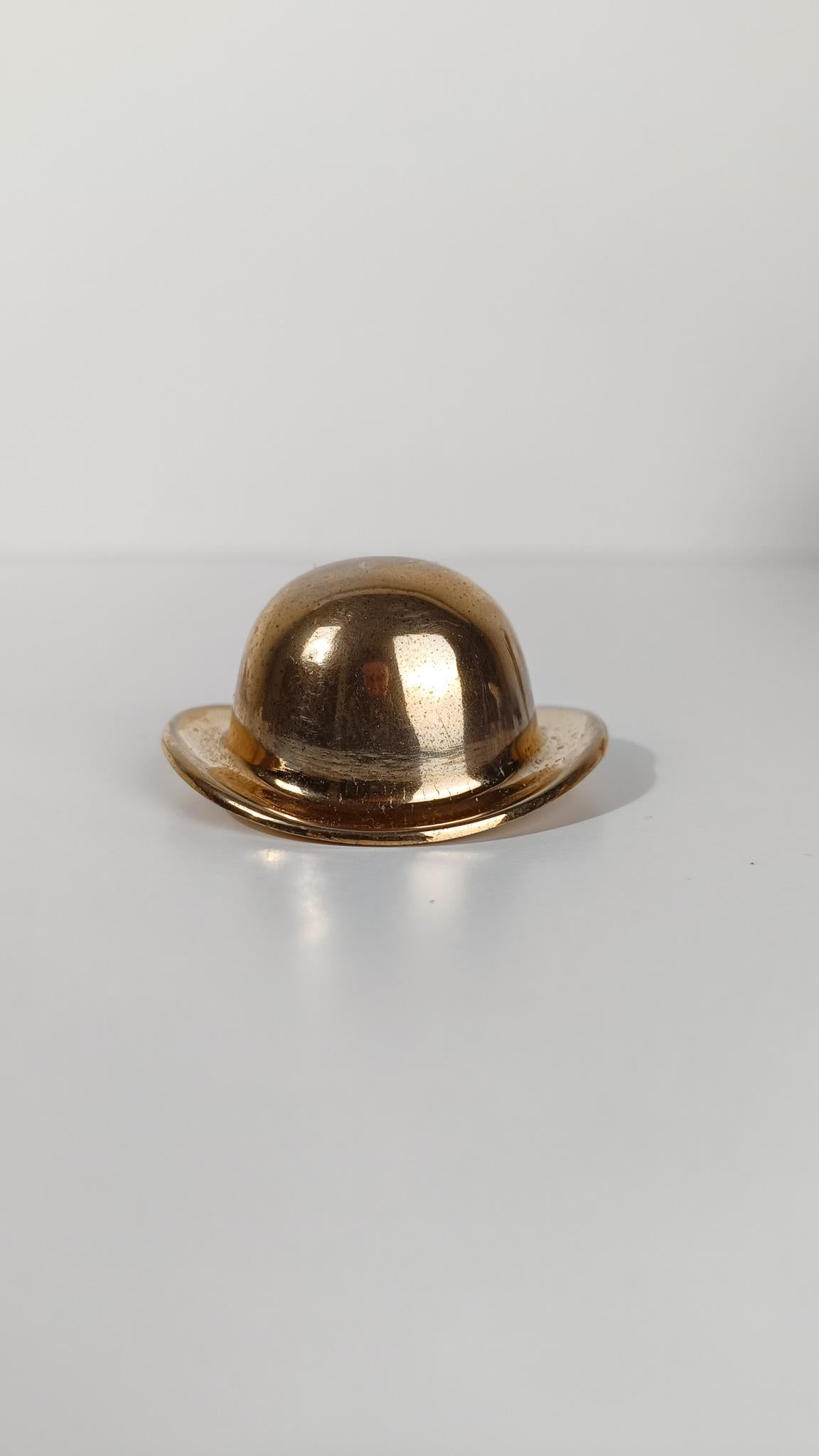 Vintage Bowler / Derby Hut Flaschenöffner in schweren massivem vergoldetem Messing, 70er Jahre im Angebot 7