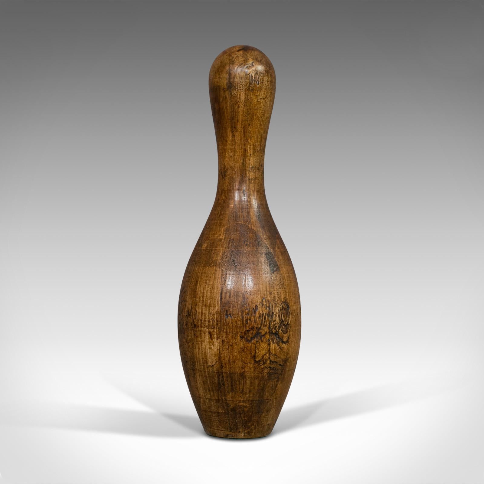 This is a vintage bowling pin. An American, beech decorative tenpin or skittle, dating to the mid-20th century, circa 1940.

Transatlantic bowl-o-rama glamour
Displays a desirable aged patina
Select, turned beech with fabulous grain