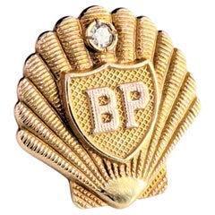 Spilla vintage BP Shell in oro 9k con diamanti, spilla da bavero