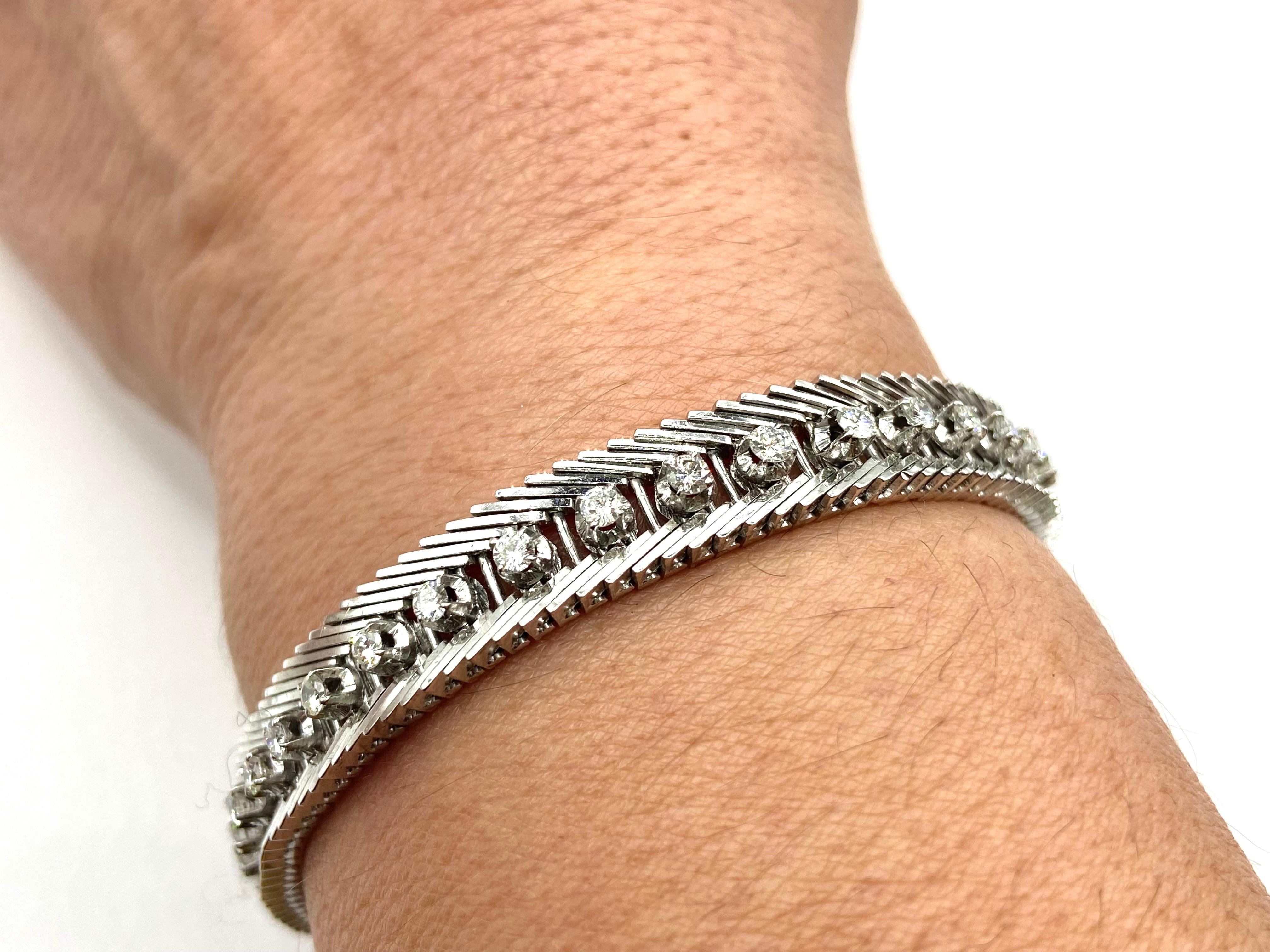 Brilliant Cut Vintage Bracelet, 1950s. 18 kt White Gold and Brilliant cut diamonds For Sale