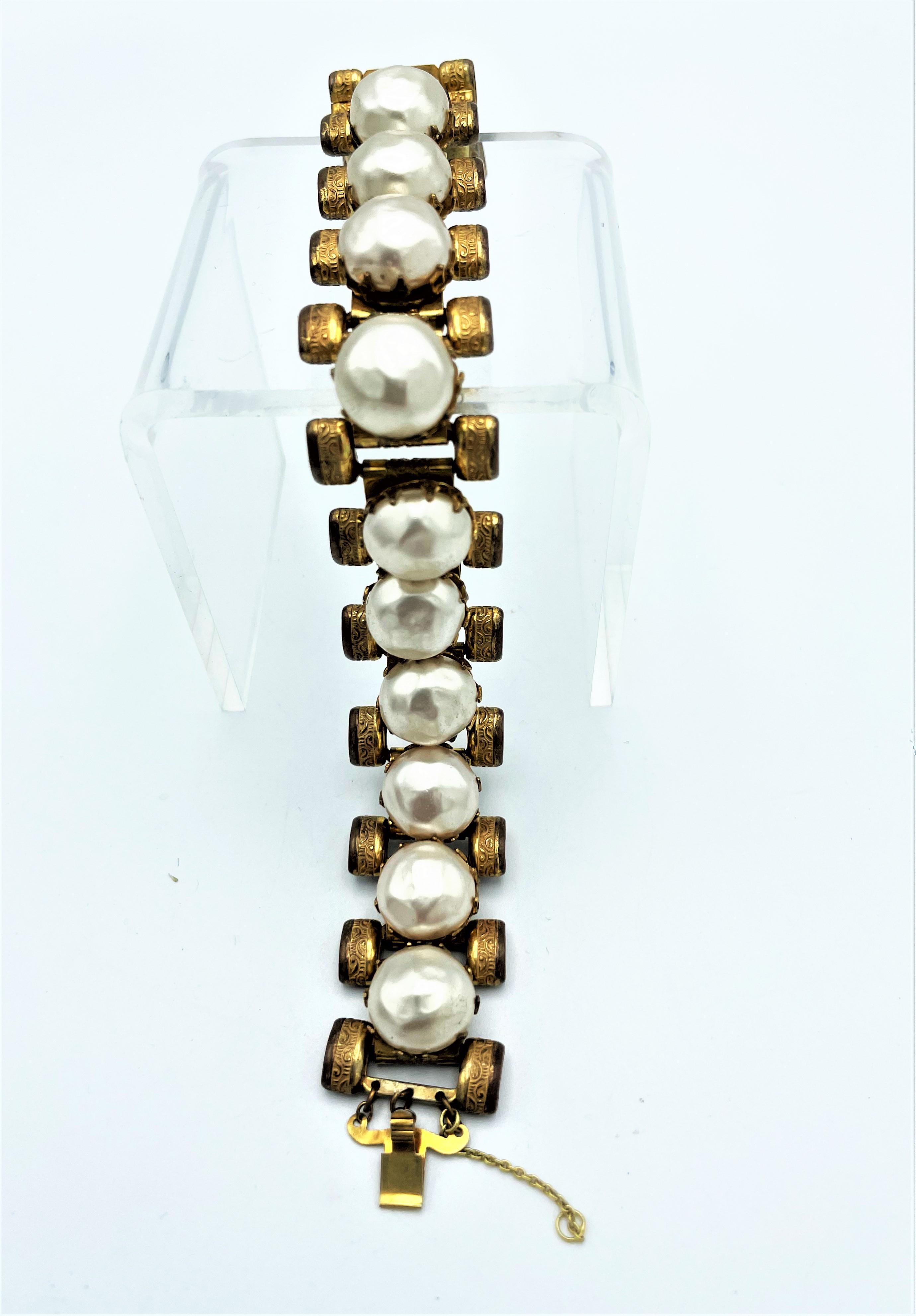Vintage bracelet by Miriam Haskell USA, large false baroque pearls, 1950s  In Good Condition For Sale In Stuttgart, DE