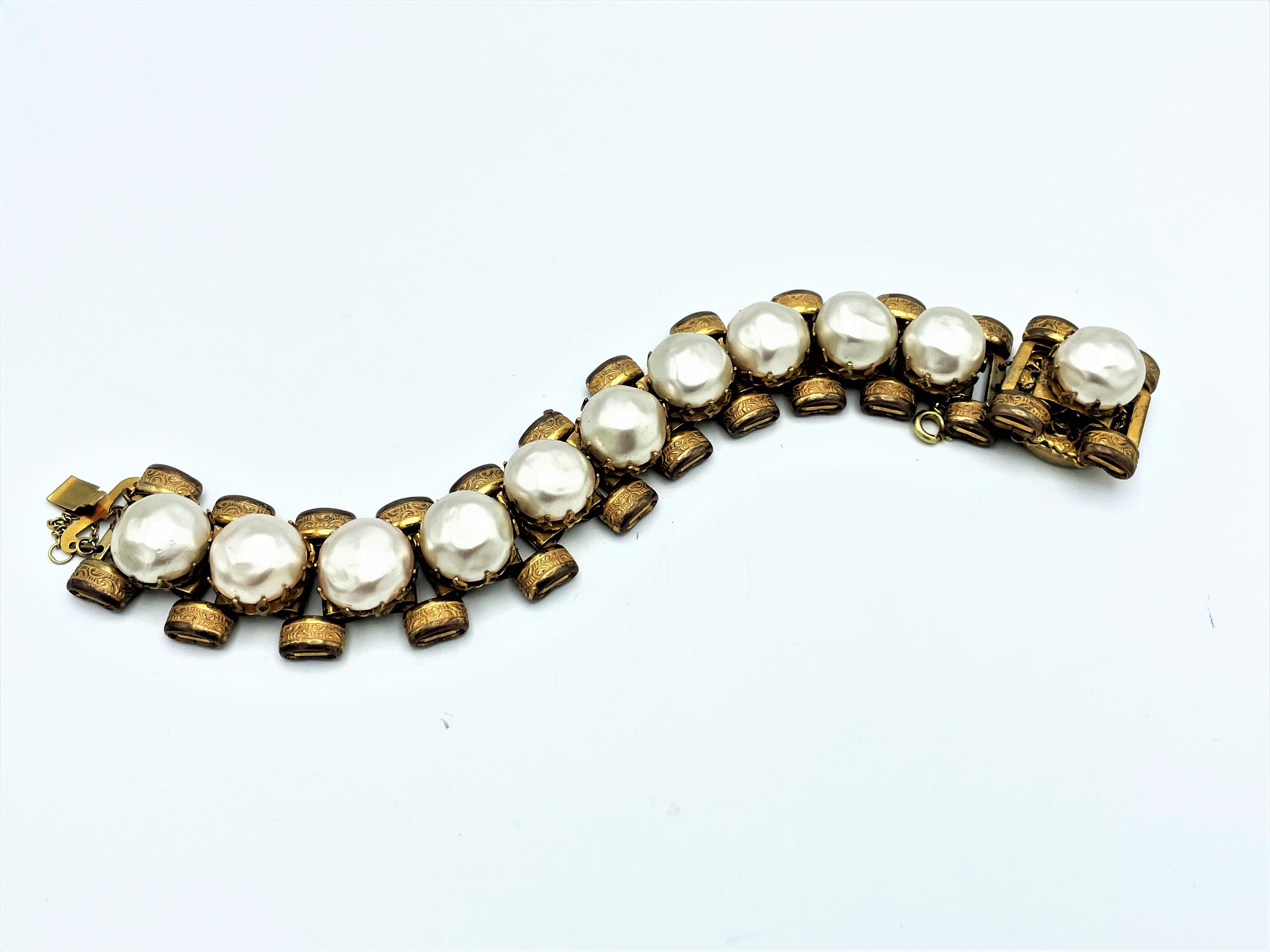Women's Vintage bracelet by Miriam Haskell USA, large false baroque pearls, 1950s For Sale